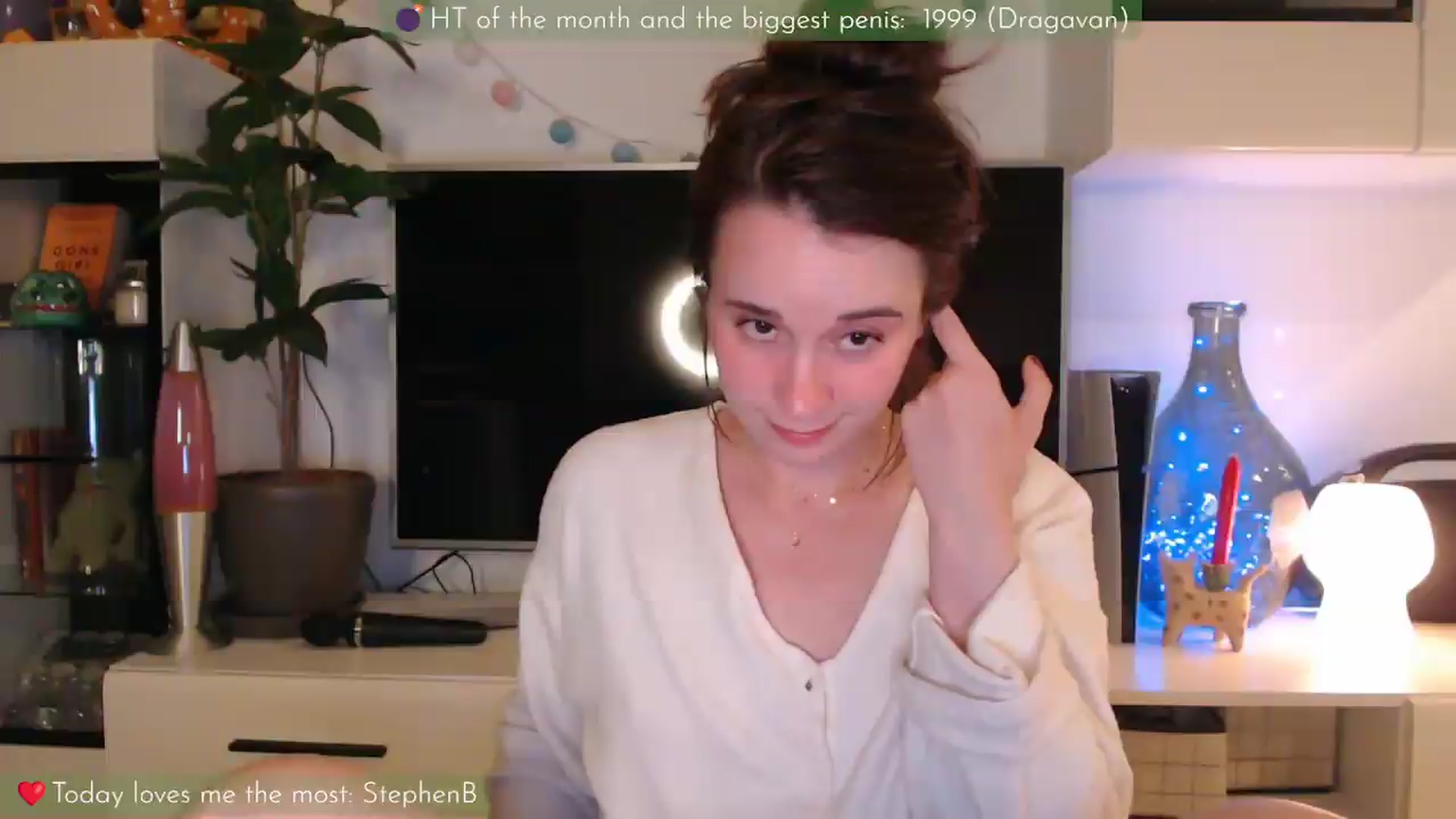 Gallery image thumbnail from LizzyPeach's myfreecams stream on, 05/27/2026, 23:32 image 8 of 20
