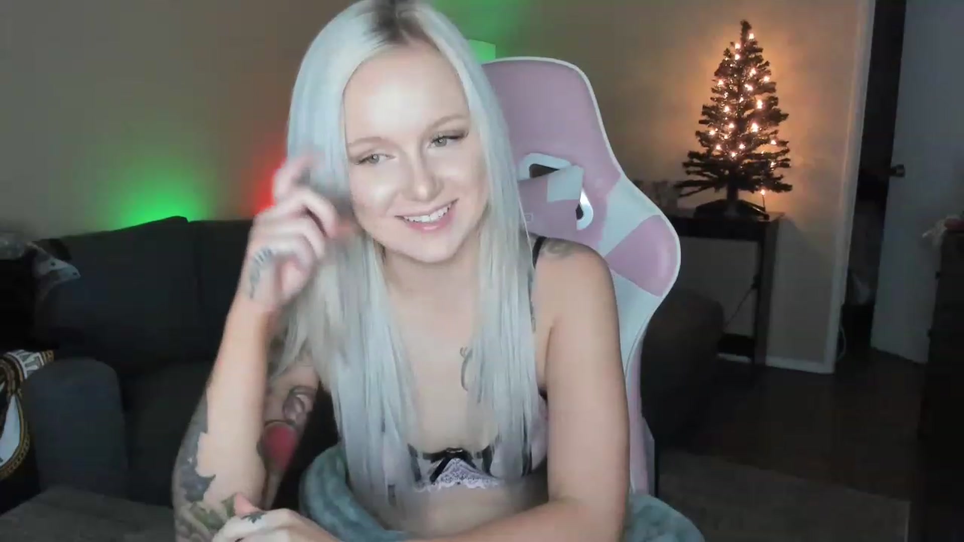 Gallery image thumbnail from LizzySmalls's myfreecams stream on, 12/10/2022, 09:56 image 18 of 20