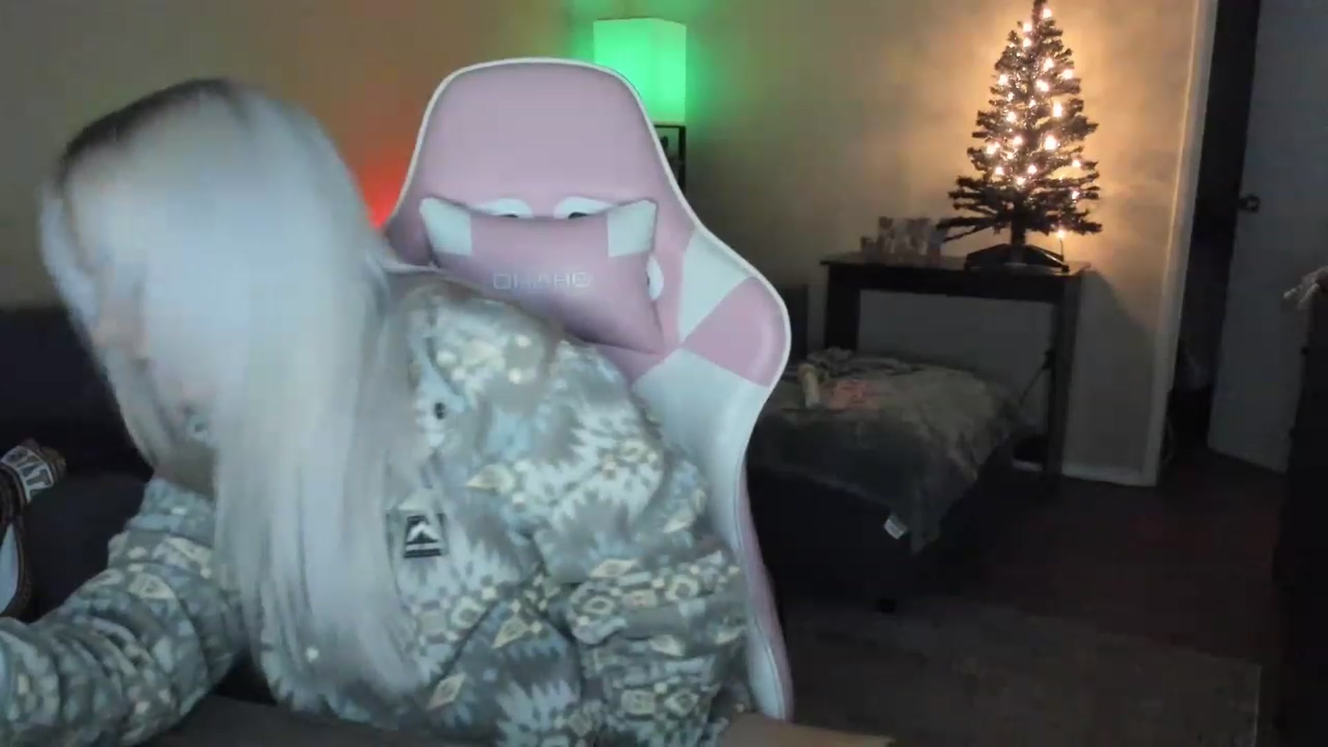 Gallery image thumbnail from LizzySmalls's myfreecams stream on, 12/10/2022, 09:56 image 8 of 20