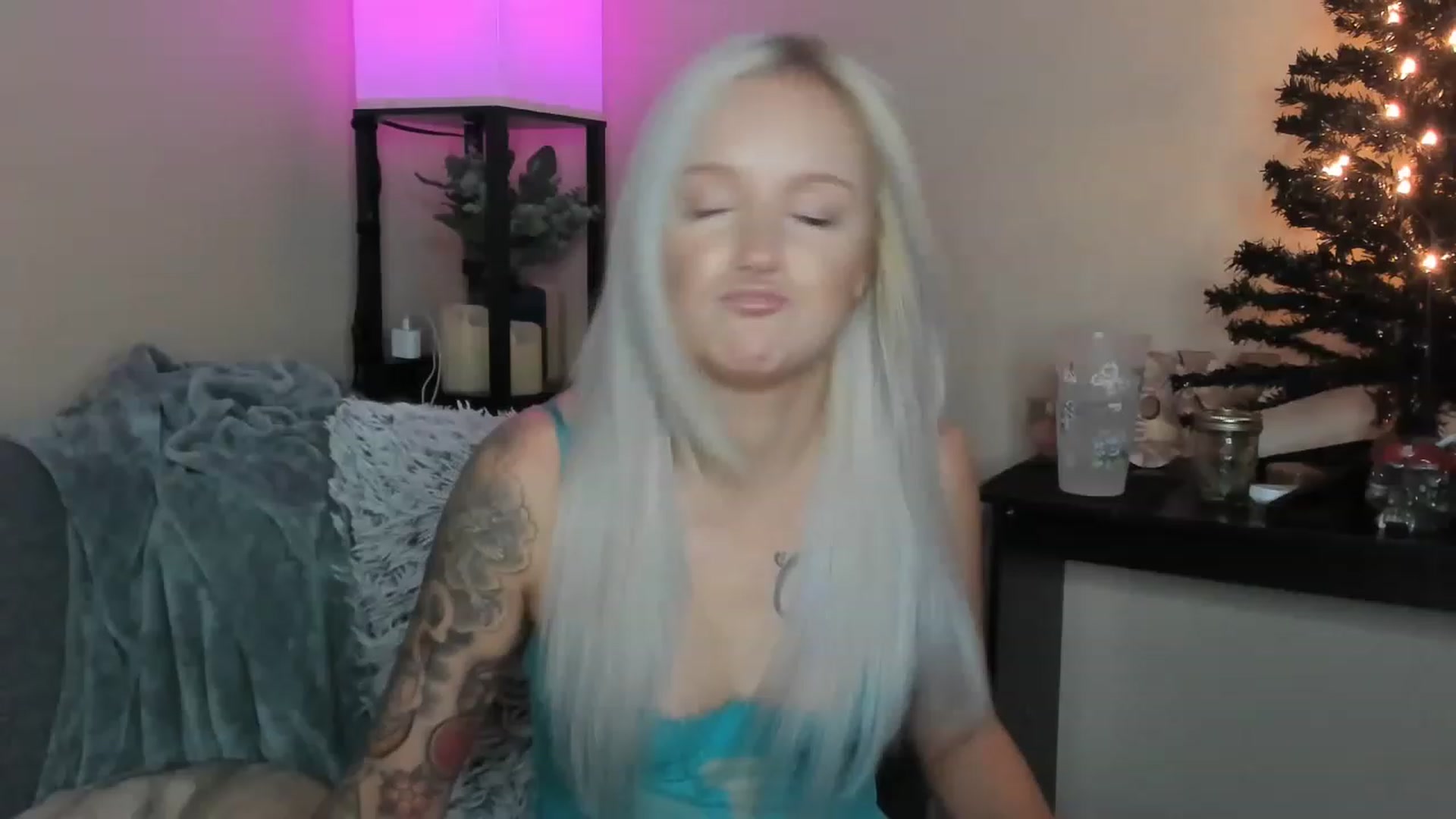 Gallery image thumbnail from LizzySmallz's myfreecams stream on, 12/11/2022, 08:58 image 1 of 20