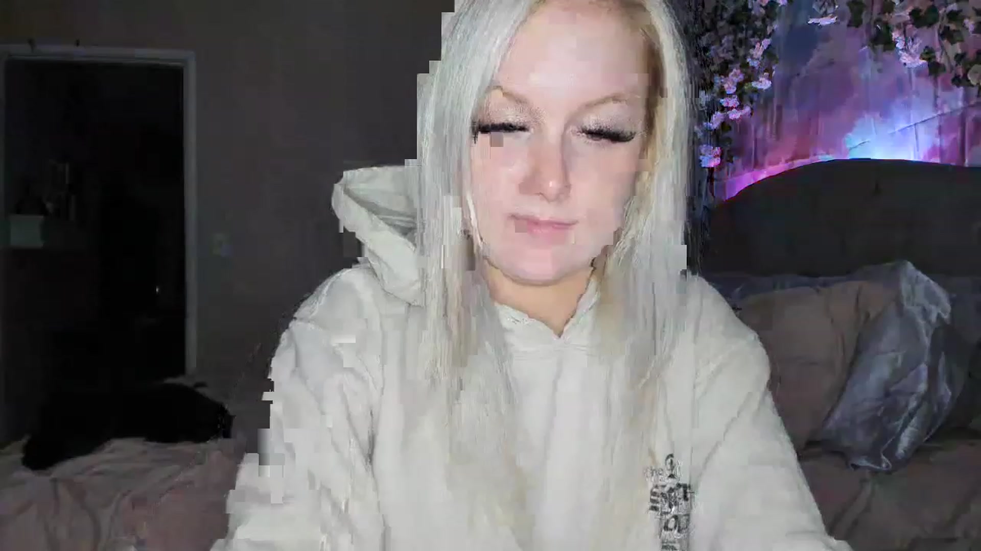 Gallery image thumbnail from LizzySmallz's myfreecams stream on, 12/30/2022, 08:58 image 14 of 20
