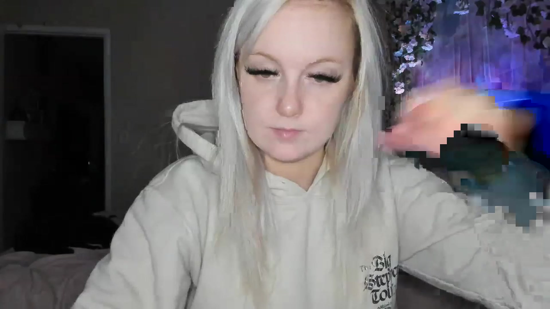Gallery image thumbnail from LizzySmallz's myfreecams stream on, 12/30/2022, 08:58 image 17 of 20