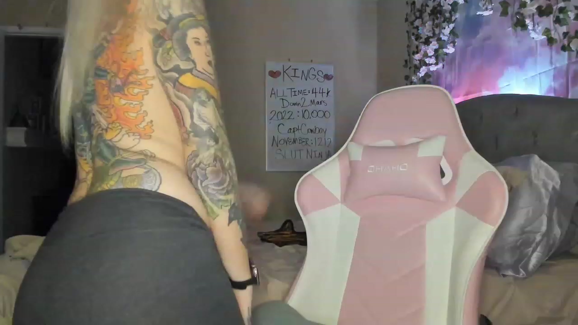 Gallery image thumbnail from LizzySmallz's myfreecams stream on, 12/30/2022, 08:58 image 1 of 20