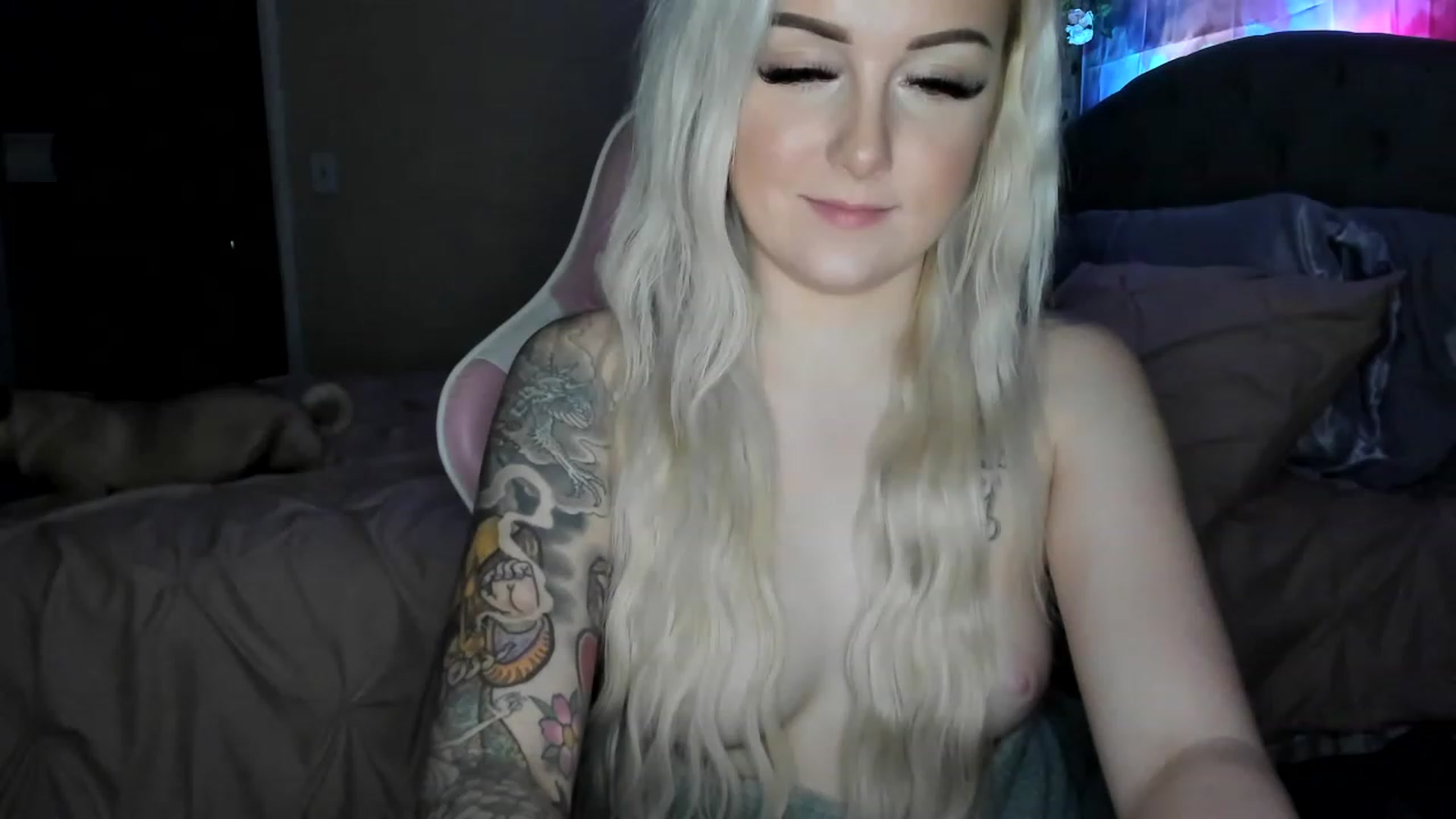 Gallery image thumbnail from LizzySmallz's myfreecams stream on, 01/01/2023, 12:47 image 12 of 20