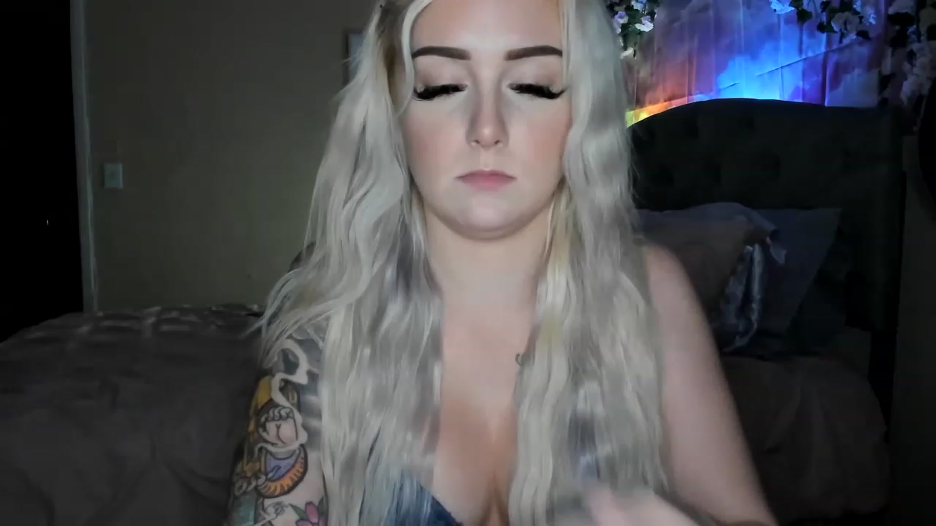 Gallery image thumbnail from LizzySmallz's myfreecams stream on, 01/03/2023, 08:24 image 4 of 20