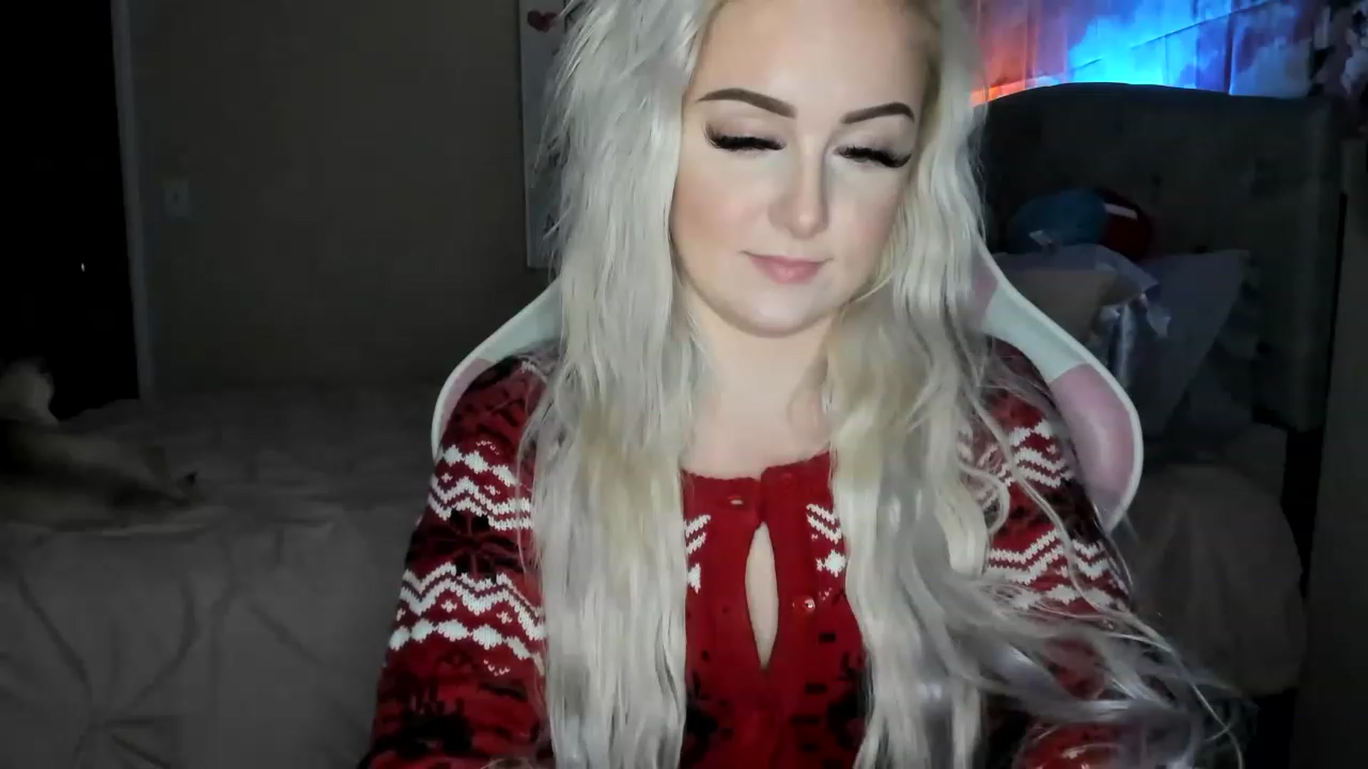 Gallery image thumbnail from LizzySmallz's myfreecams stream on, 01/03/2023, 09:39 image 15 of 20