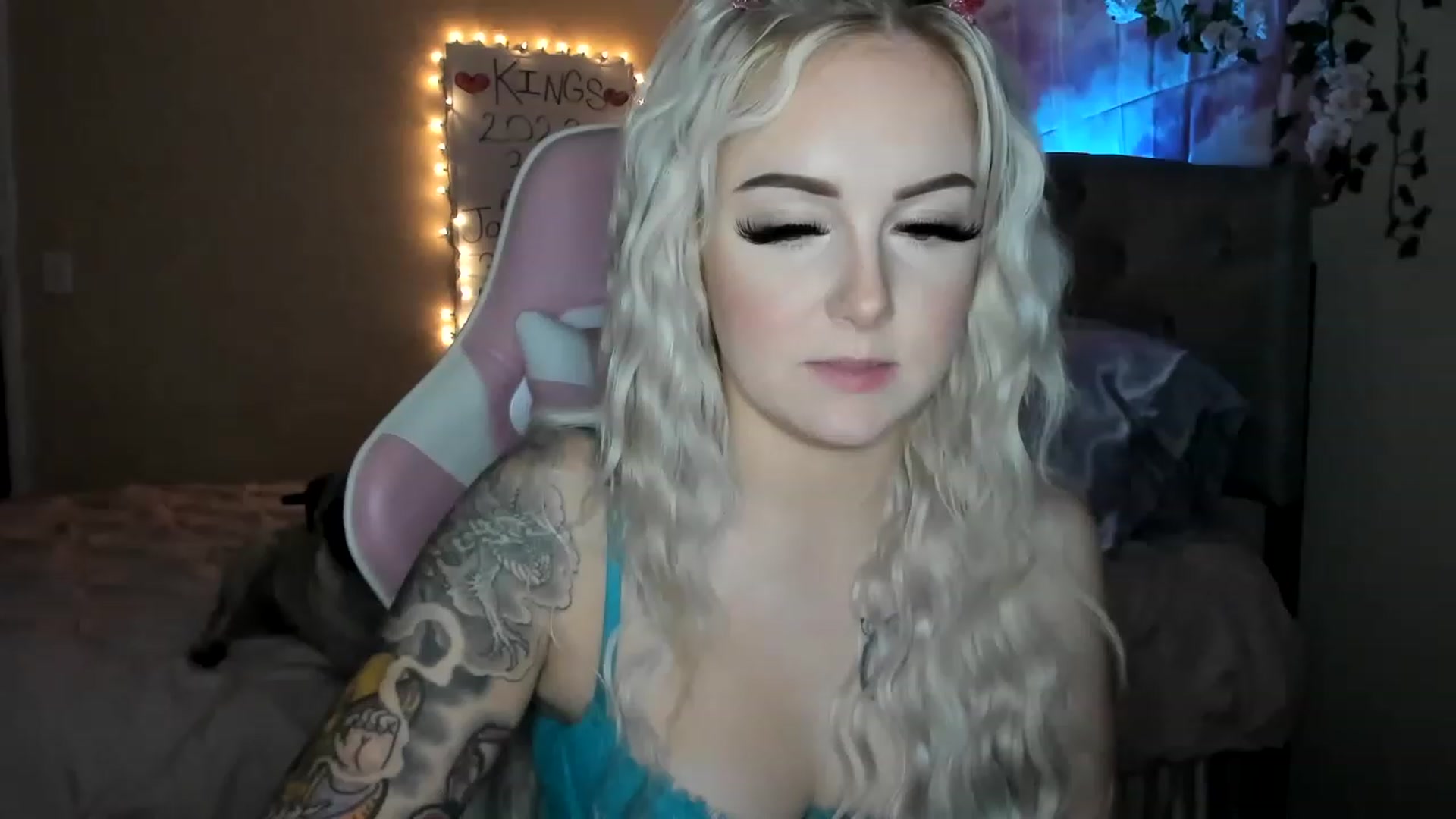 Gallery image thumbnail from LizzySmallz's myfreecams stream on, 01/05/2023, 10:20 image 5 of 20
