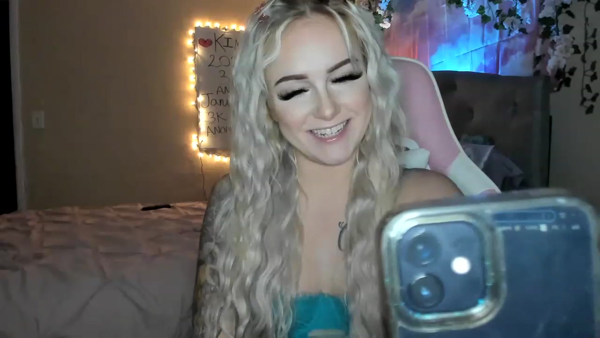 Gallery image thumbnail from LizzySmallz's myfreecams stream on, 01/05/2023, 10:20 image 10 of 20