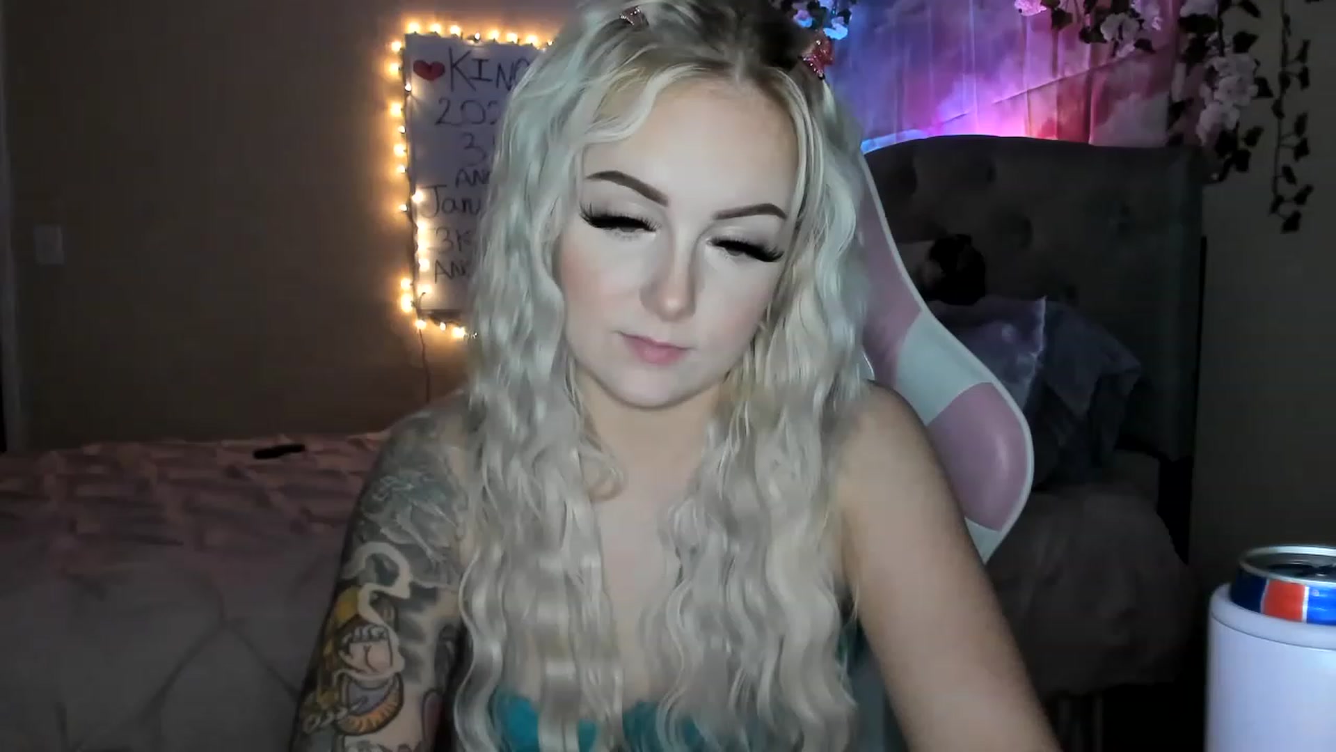 Gallery image thumbnail from LizzySmallz's myfreecams stream on, 01/05/2023, 10:20 image 6 of 20