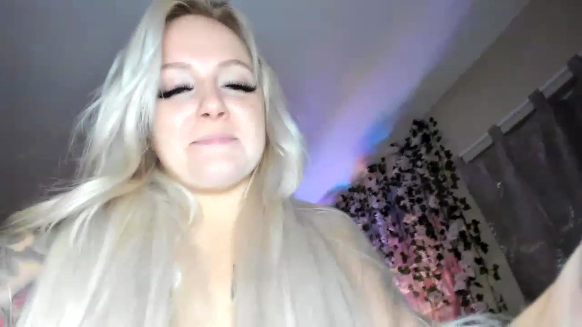 Gallery image thumbnail from LizzySmallz's myfreecams stream on, 01/09/2023, 08:34 image 7 of 20