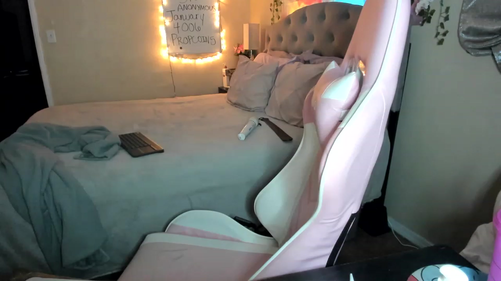 Gallery image thumbnail from LizzySmallz's myfreecams stream on, 01/16/2023, 08:37 image 17 of 20