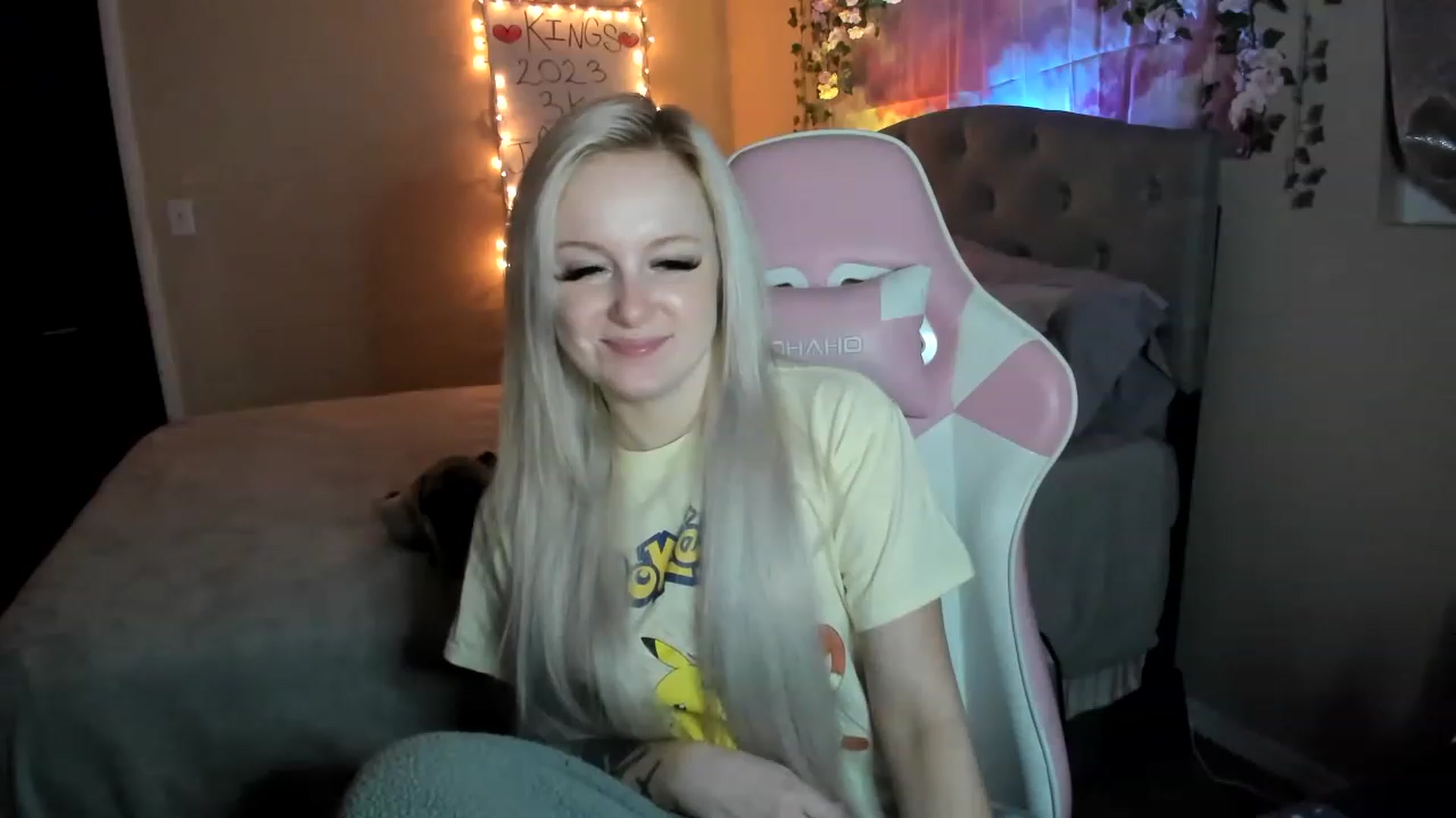 Gallery image thumbnail from LizzySmallz's myfreecams stream on, 01/18/2023, 11:50 image 10 of 20