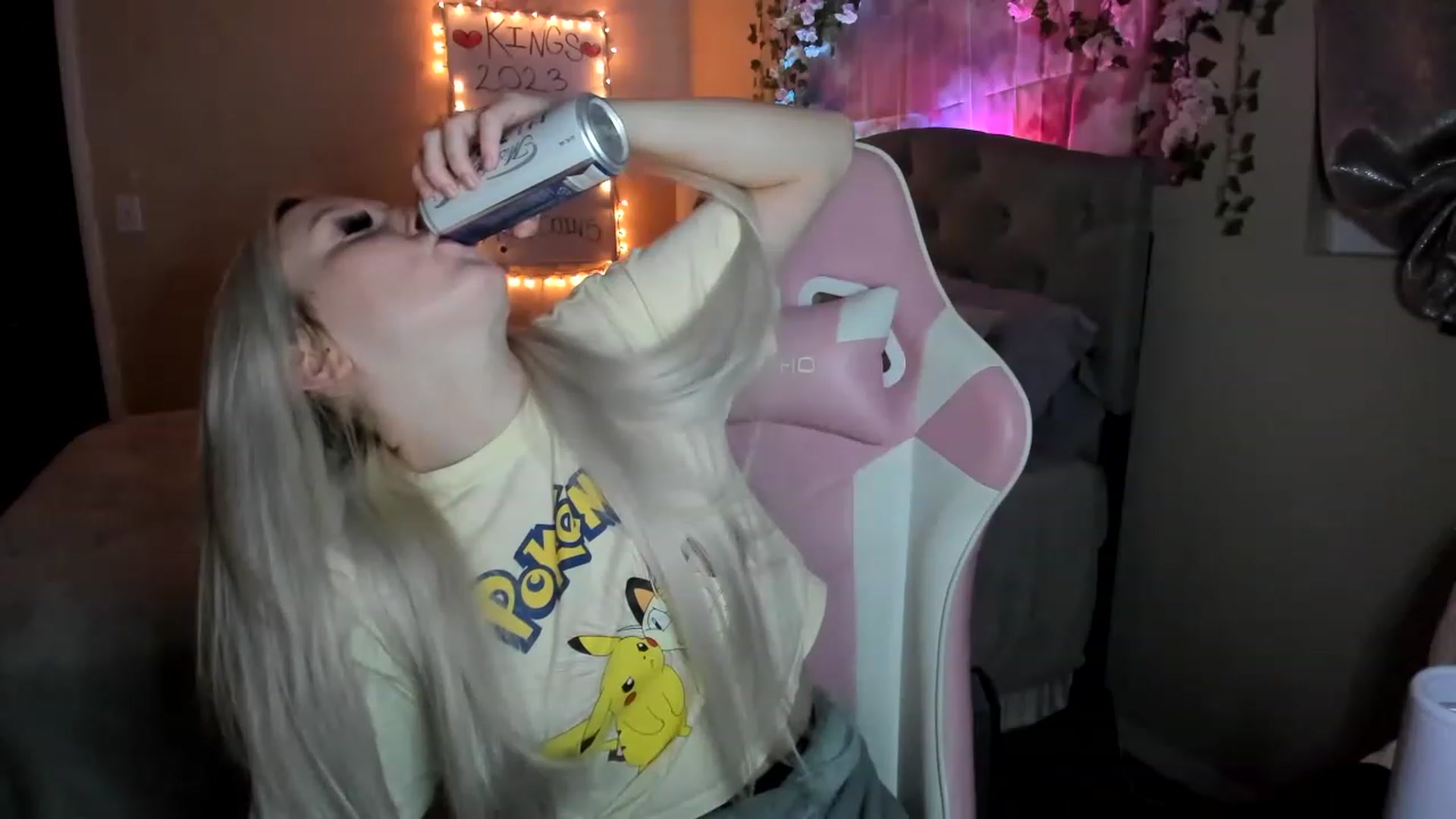 Gallery image thumbnail from LizzySmallz's myfreecams stream on, 01/18/2023, 11:50 image 12 of 20