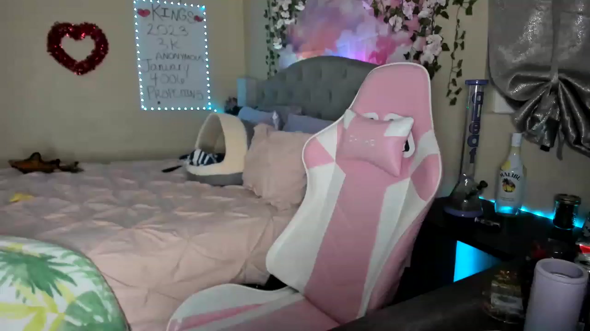 Gallery image thumbnail from LizzySmallz's myfreecams stream on, 01/29/2023, 09:23 image 6 of 20