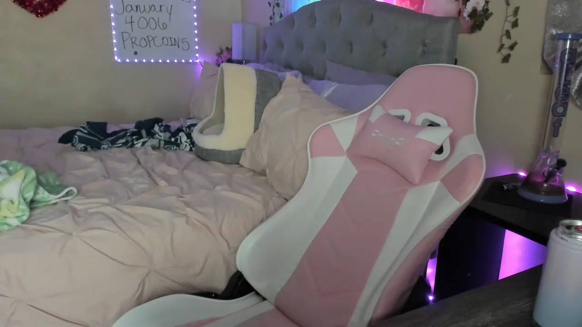 Gallery image thumbnail from LizzySmallz's myfreecams stream on, 02/02/2023, 09:32 image 19 of 20