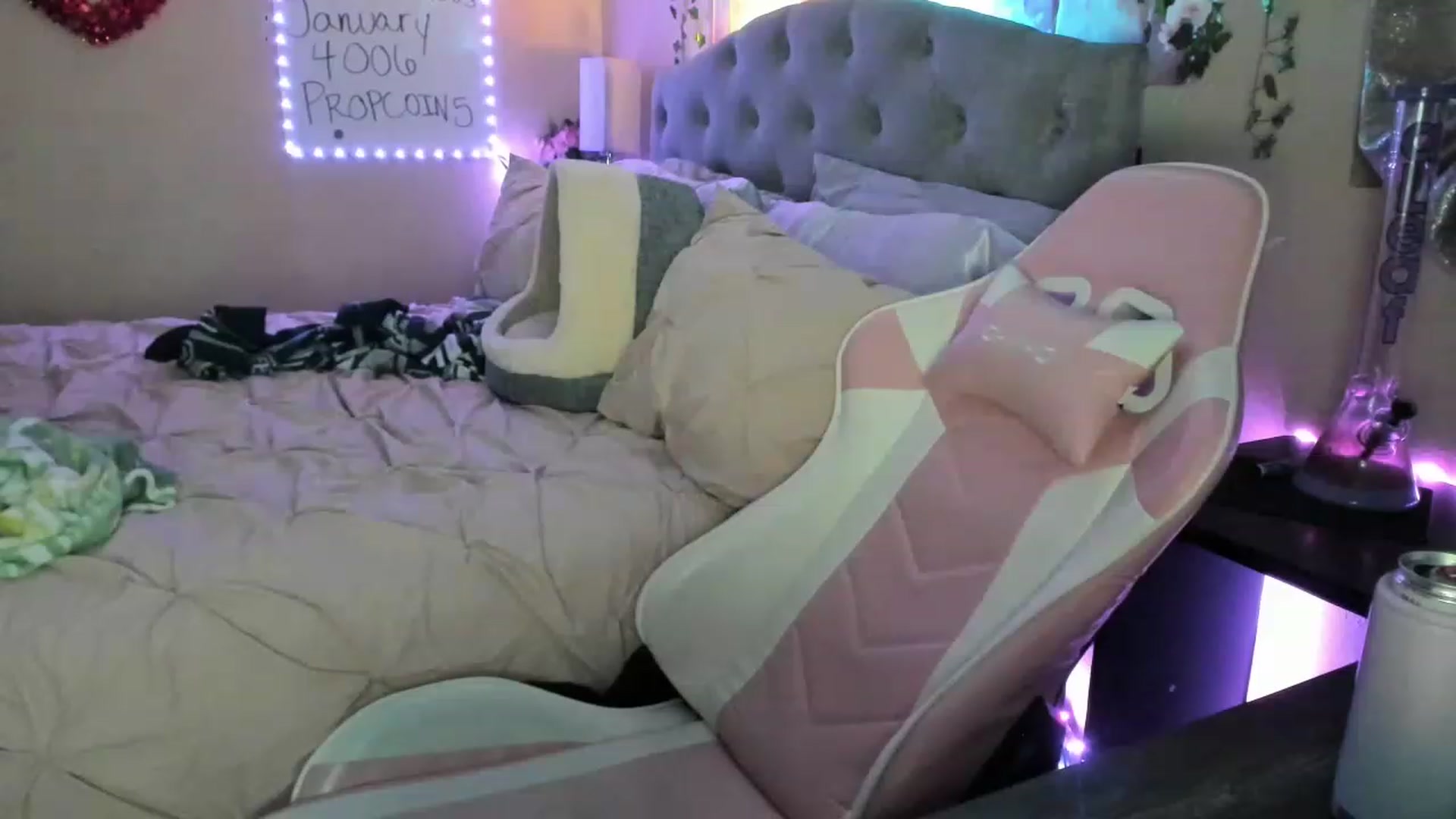Gallery image thumbnail from LizzySmallz's myfreecams stream on, 02/02/2023, 09:32 image 20 of 20