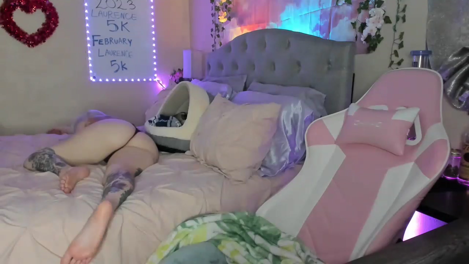 Gallery image thumbnail from LizzySmallz's myfreecams stream on, 02/04/2023, 09:56 image 19 of 20