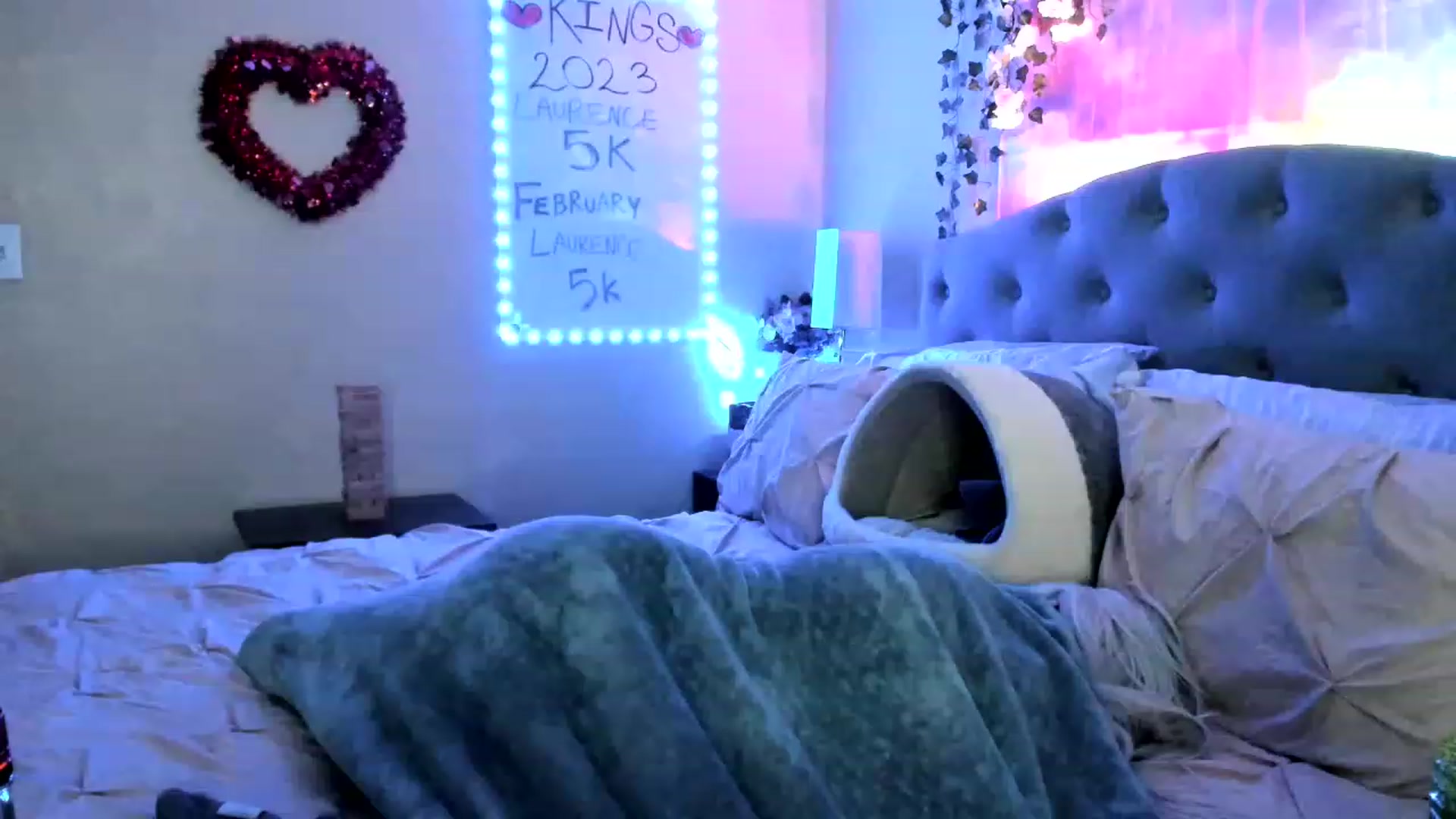 Gallery image thumbnail from LizzySmallz's myfreecams stream on, 02/11/2023, 14:00 image 16 of 20