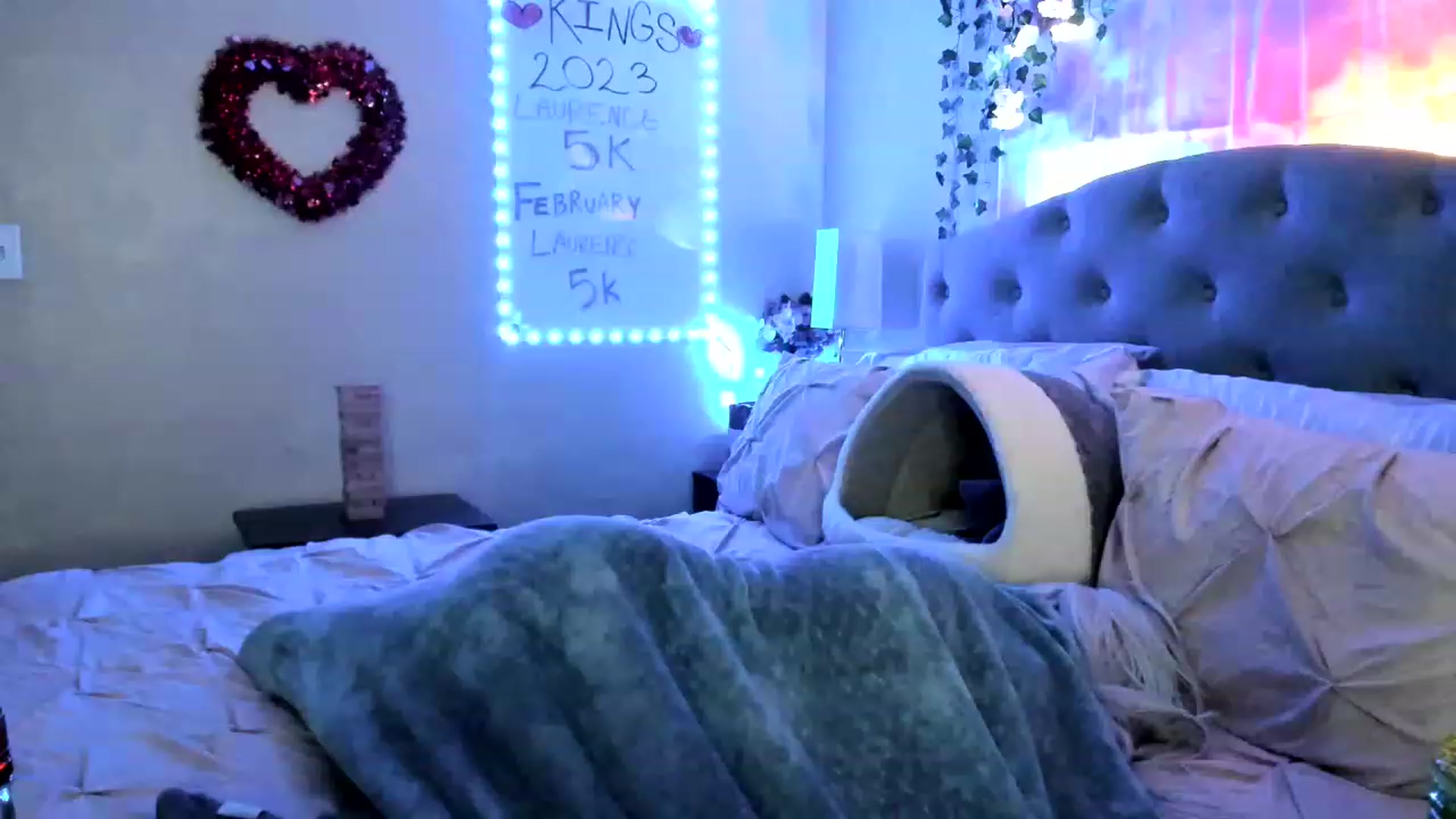 Gallery image thumbnail from LizzySmallz's myfreecams stream on, 02/11/2023, 14:00 image 13 of 20