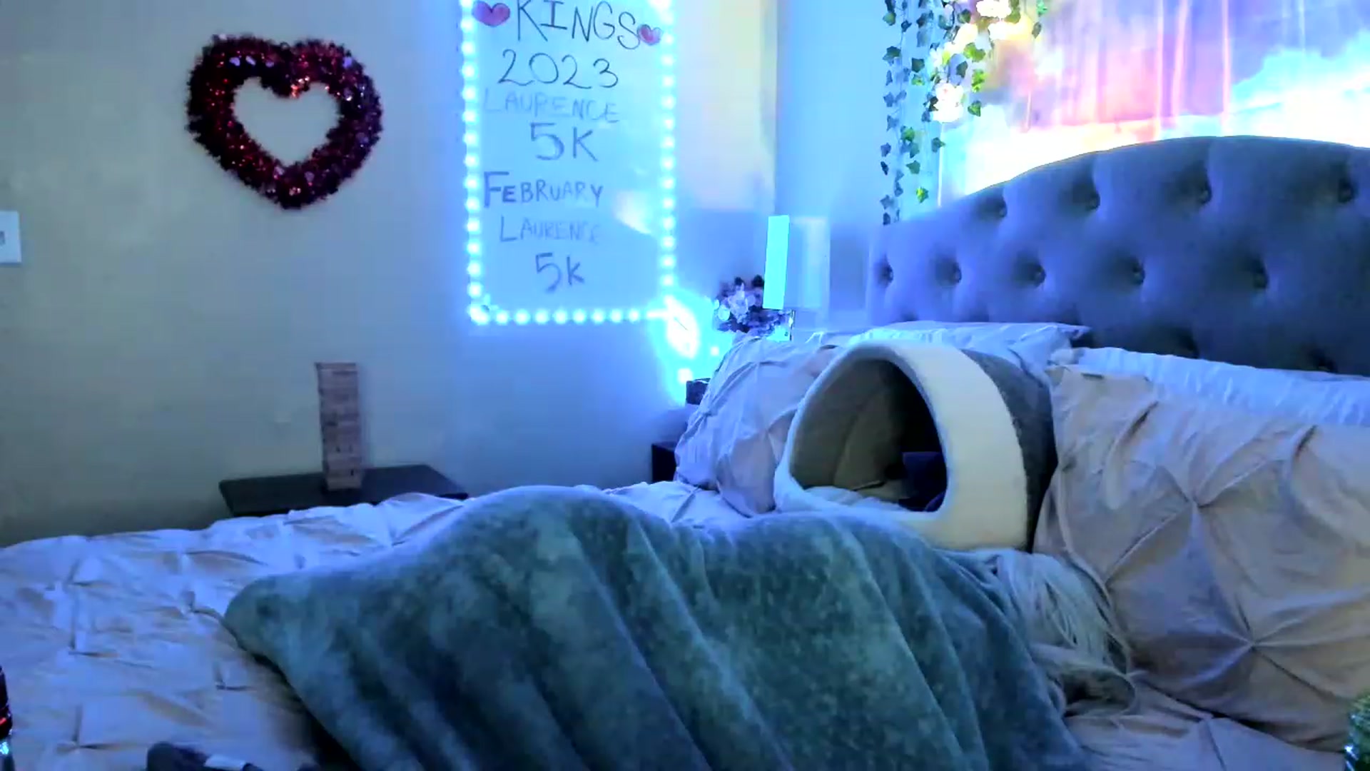 Gallery image thumbnail from LizzySmallz's myfreecams stream on, 02/11/2023, 14:00 image 12 of 20