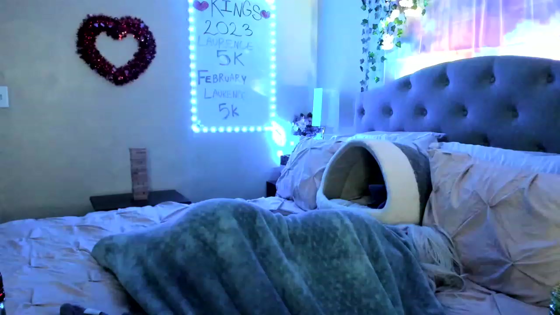 Gallery image thumbnail from LizzySmallz's myfreecams stream on, 02/11/2023, 14:00 image 1 of 20