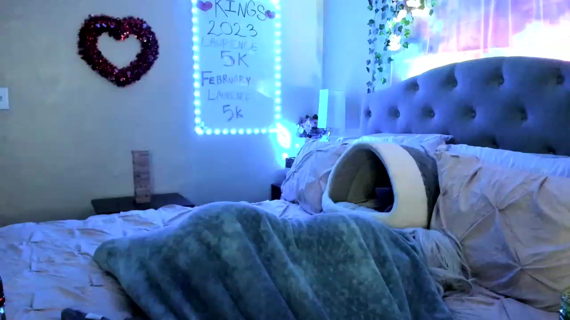 Gallery image thumbnail from LizzySmallz's myfreecams stream on, 02/11/2023, 14:00 image 20 of 20