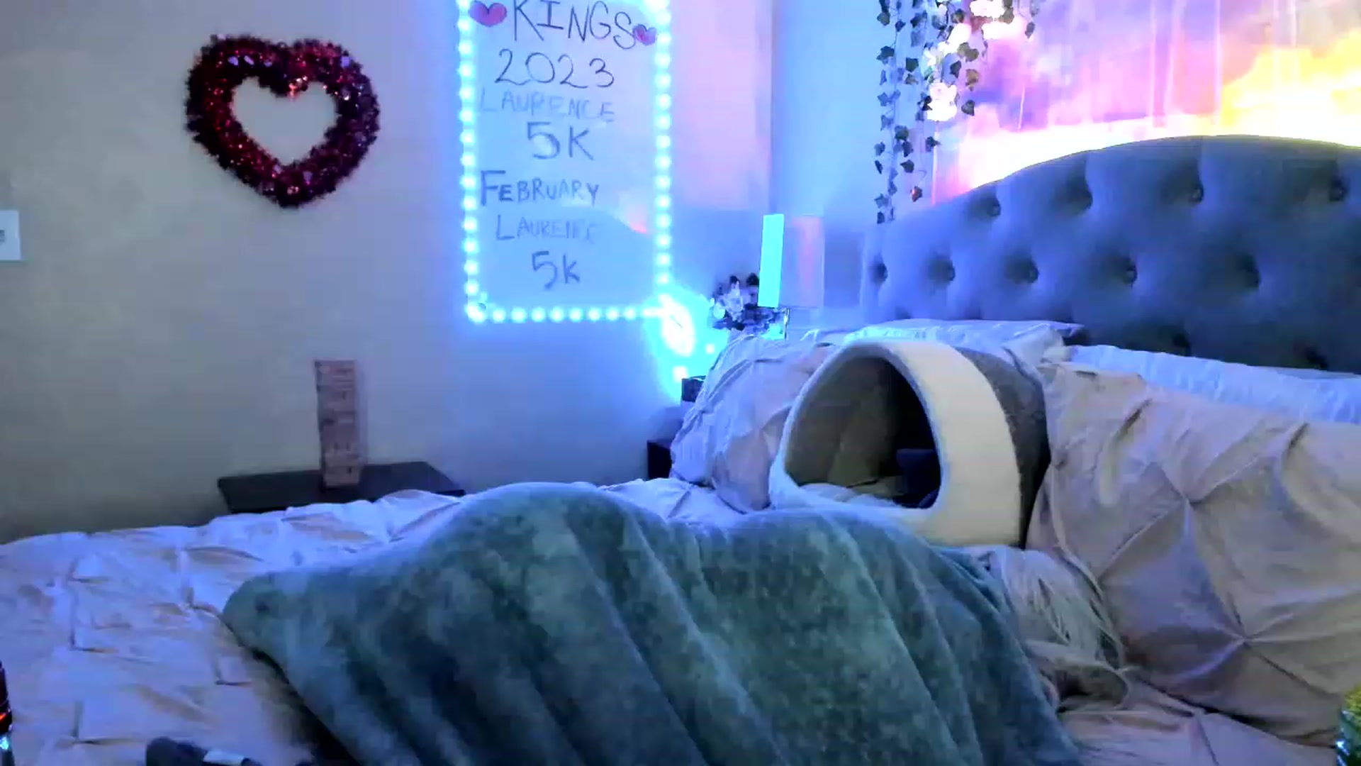 Gallery image thumbnail from LizzySmallz's myfreecams stream on, 02/11/2023, 14:00 image 11 of 20