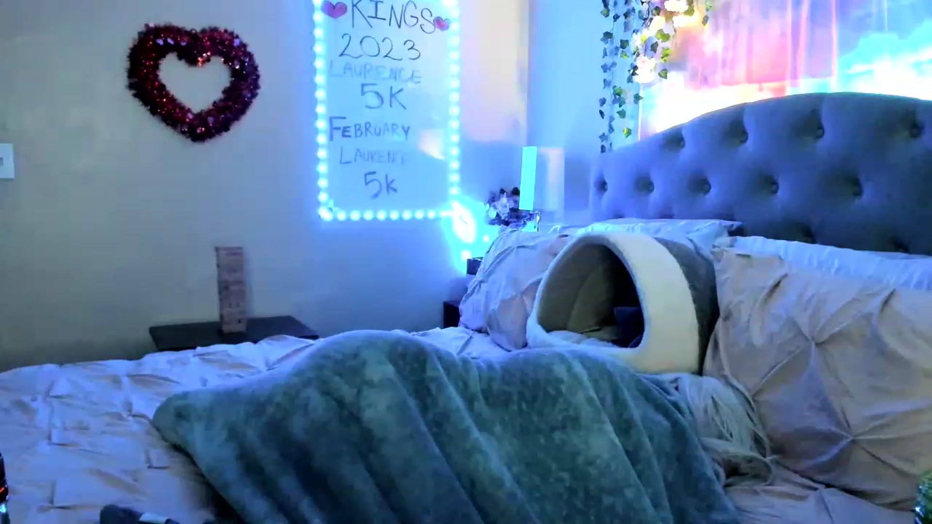 Gallery image thumbnail from LizzySmallz's myfreecams stream on, 02/11/2023, 14:00 image 9 of 20