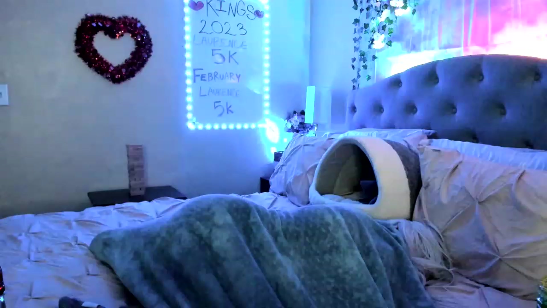 Gallery image thumbnail from LizzySmallz's myfreecams stream on, 02/11/2023, 14:00 image 18 of 20