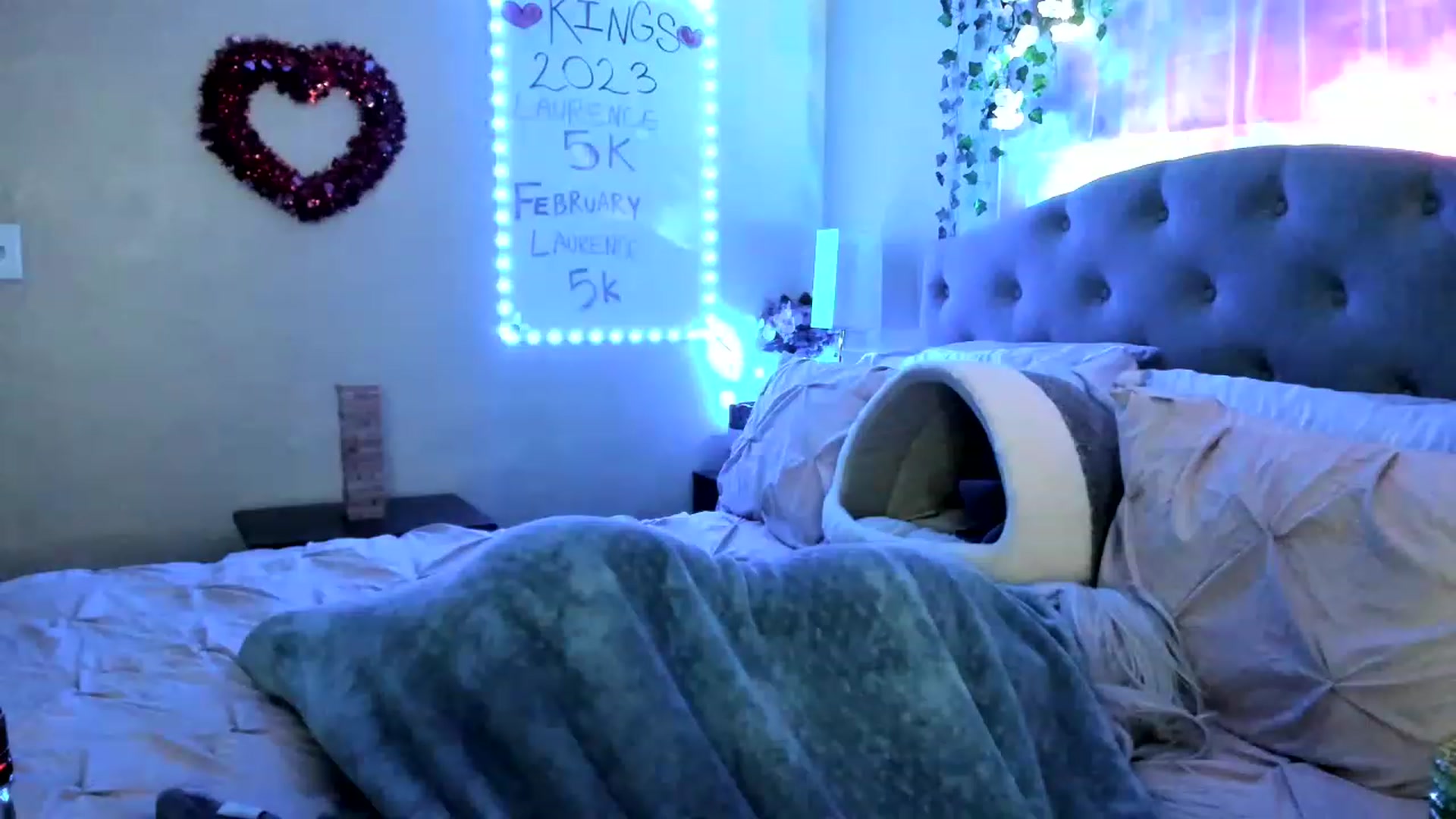 Gallery image thumbnail from LizzySmallz's myfreecams stream on, 02/11/2023, 14:00 image 4 of 20