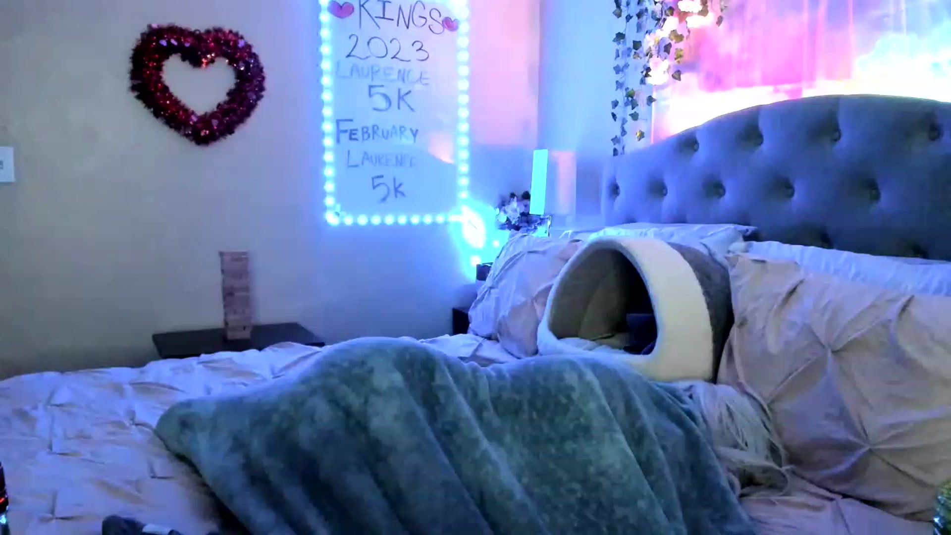 Gallery image thumbnail from LizzySmallz's myfreecams stream on, 02/11/2023, 14:00 image 3 of 20