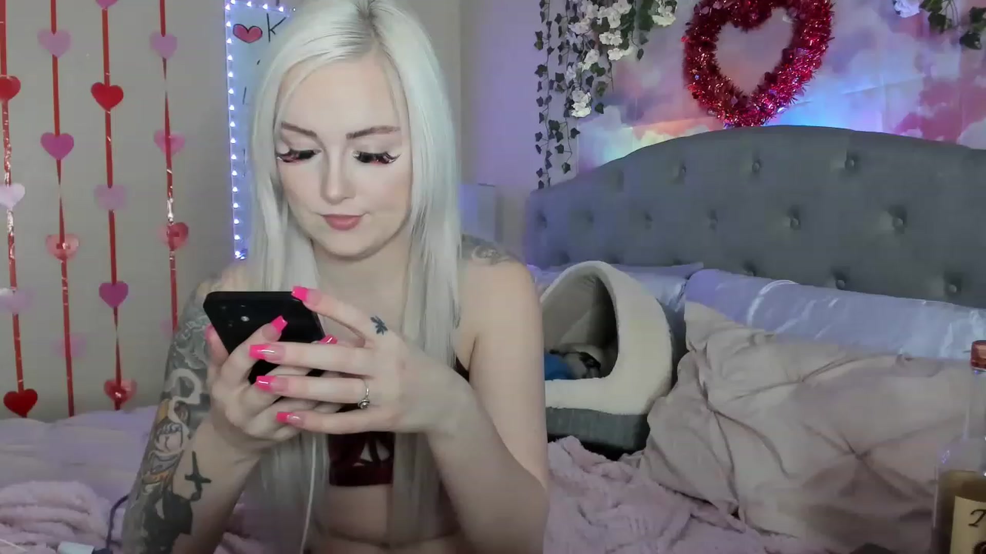 Gallery image thumbnail from LizzySmallz's myfreecams stream on, 02/15/2023, 09:27 image 1 of 20