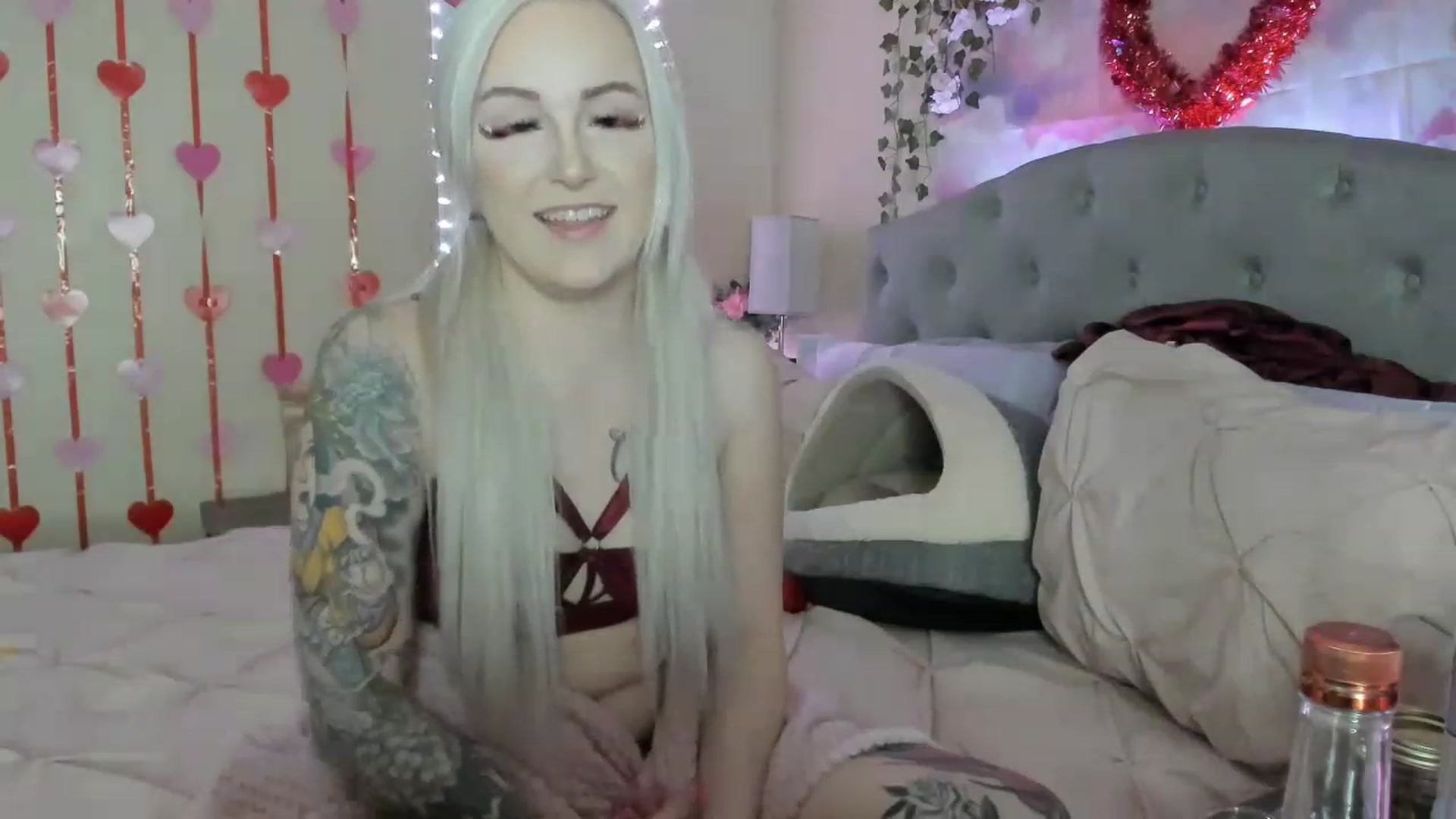 Gallery image thumbnail from LizzySmallz's myfreecams stream on, 02/15/2023, 13:40 image 13 of 20