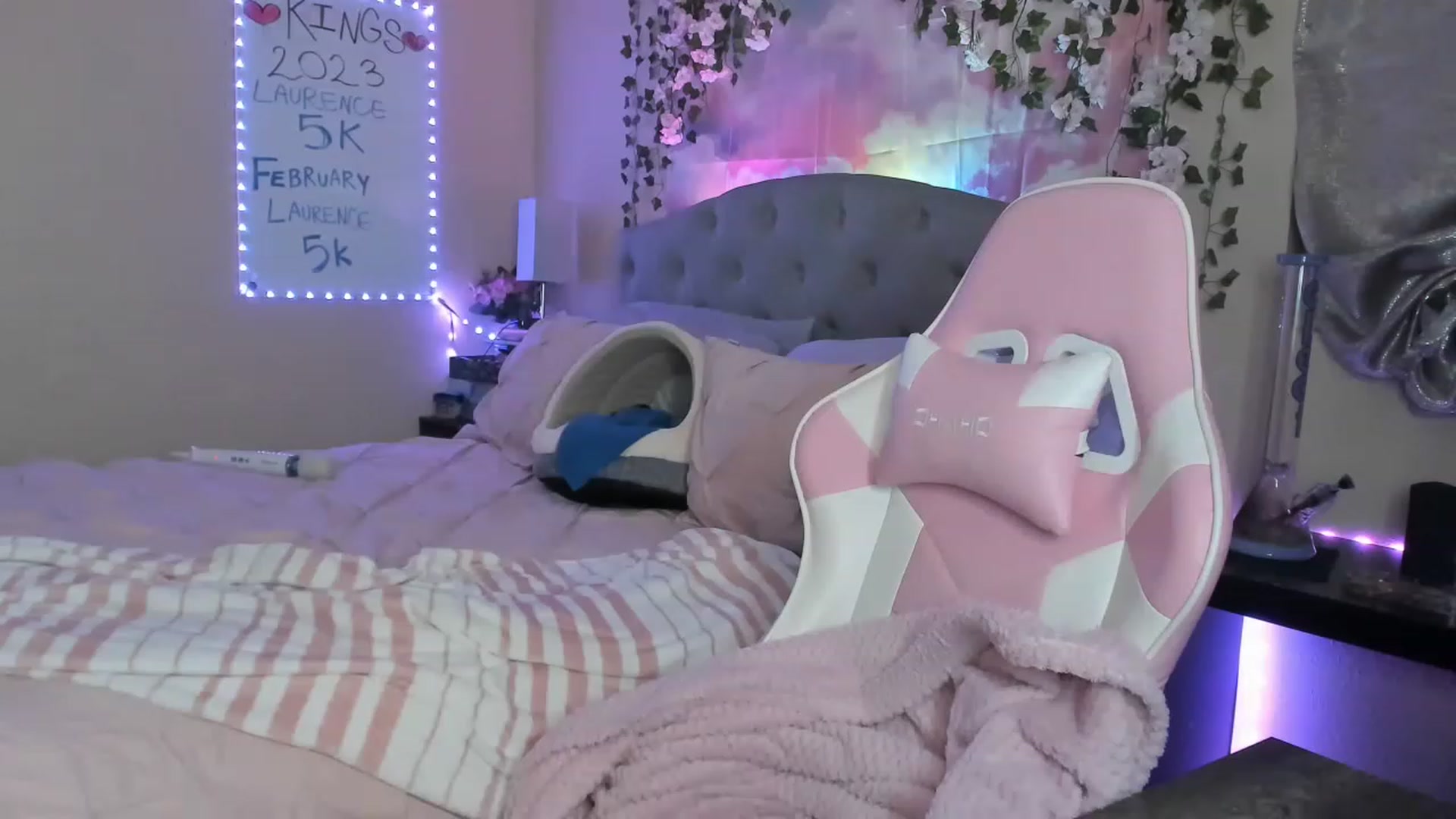 Gallery image thumbnail from LizzySmallz's myfreecams stream on, 02/23/2023, 07:51 image 15 of 20