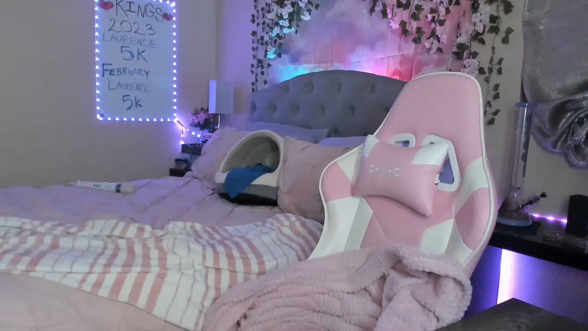 Gallery image thumbnail from LizzySmallz's myfreecams stream on, 02/23/2023, 07:51 image 14 of 20