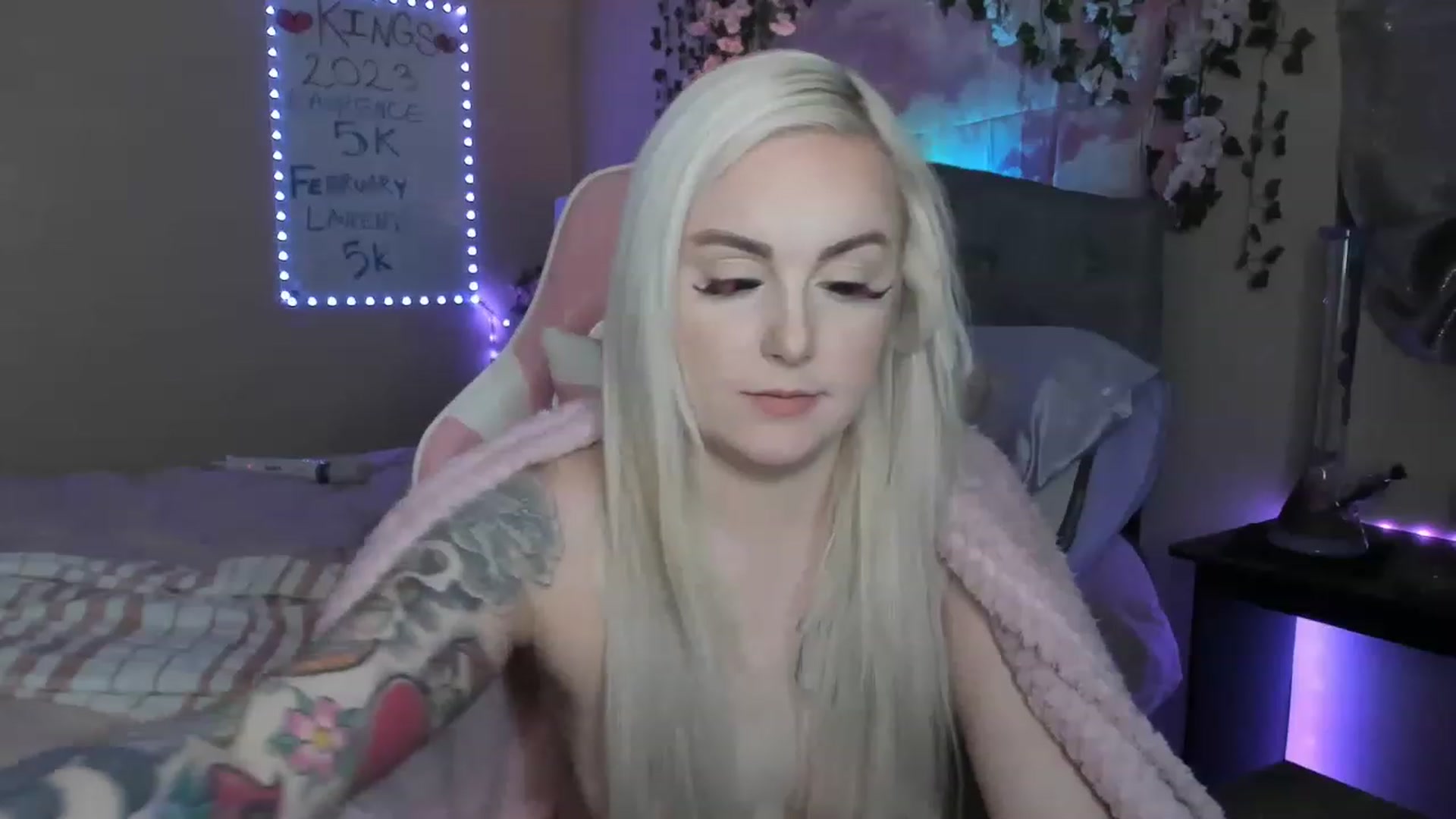Gallery image thumbnail from LizzySmallz's myfreecams stream on, 02/23/2023, 07:51 image 13 of 20