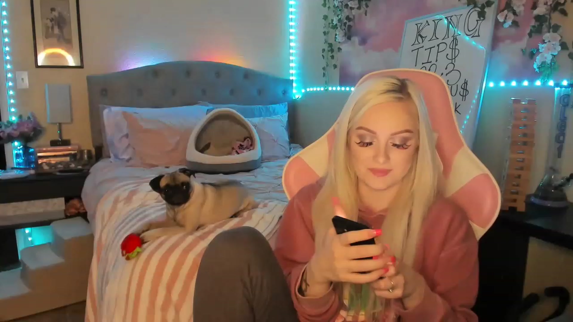 Gallery image thumbnail from LizzySmallz's myfreecams stream on, 02/27/2023, 09:31 image 3 of 20