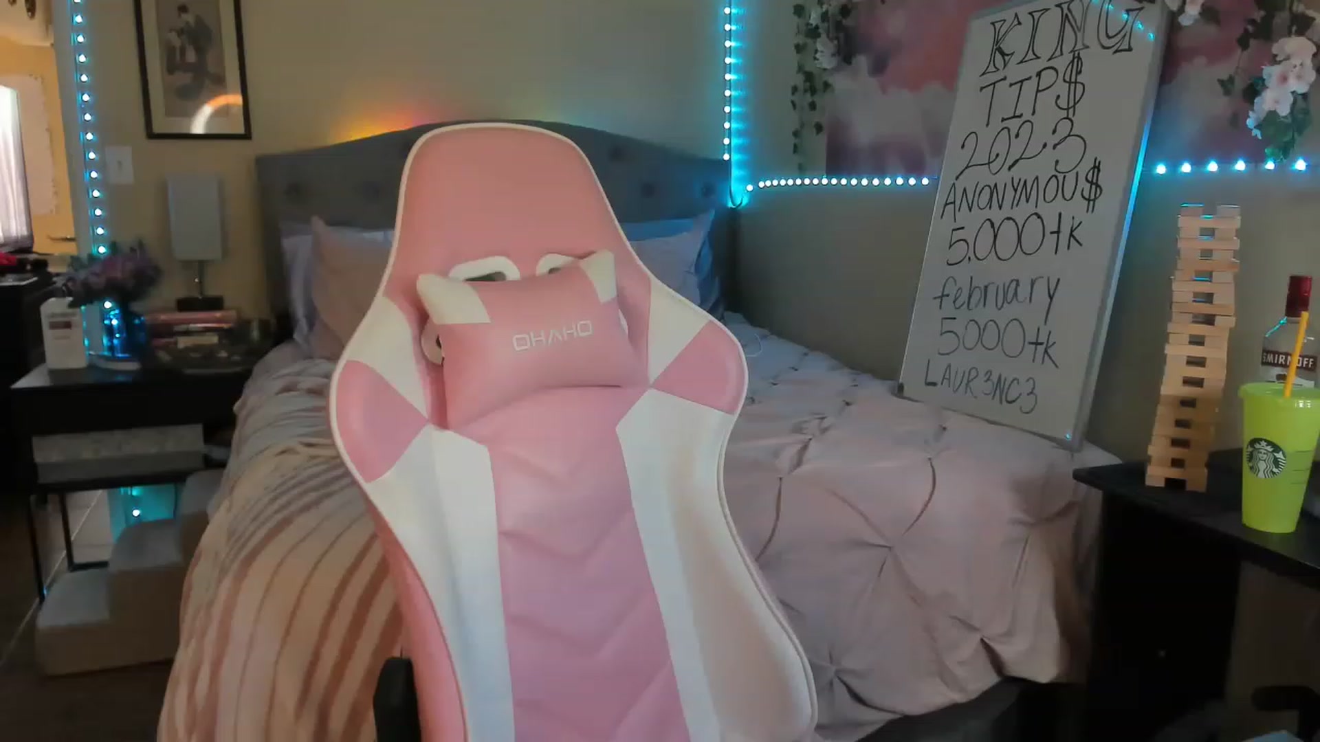 Gallery image thumbnail from LizzySmallz's myfreecams stream on, 02/28/2023, 23:22 image 10 of 20