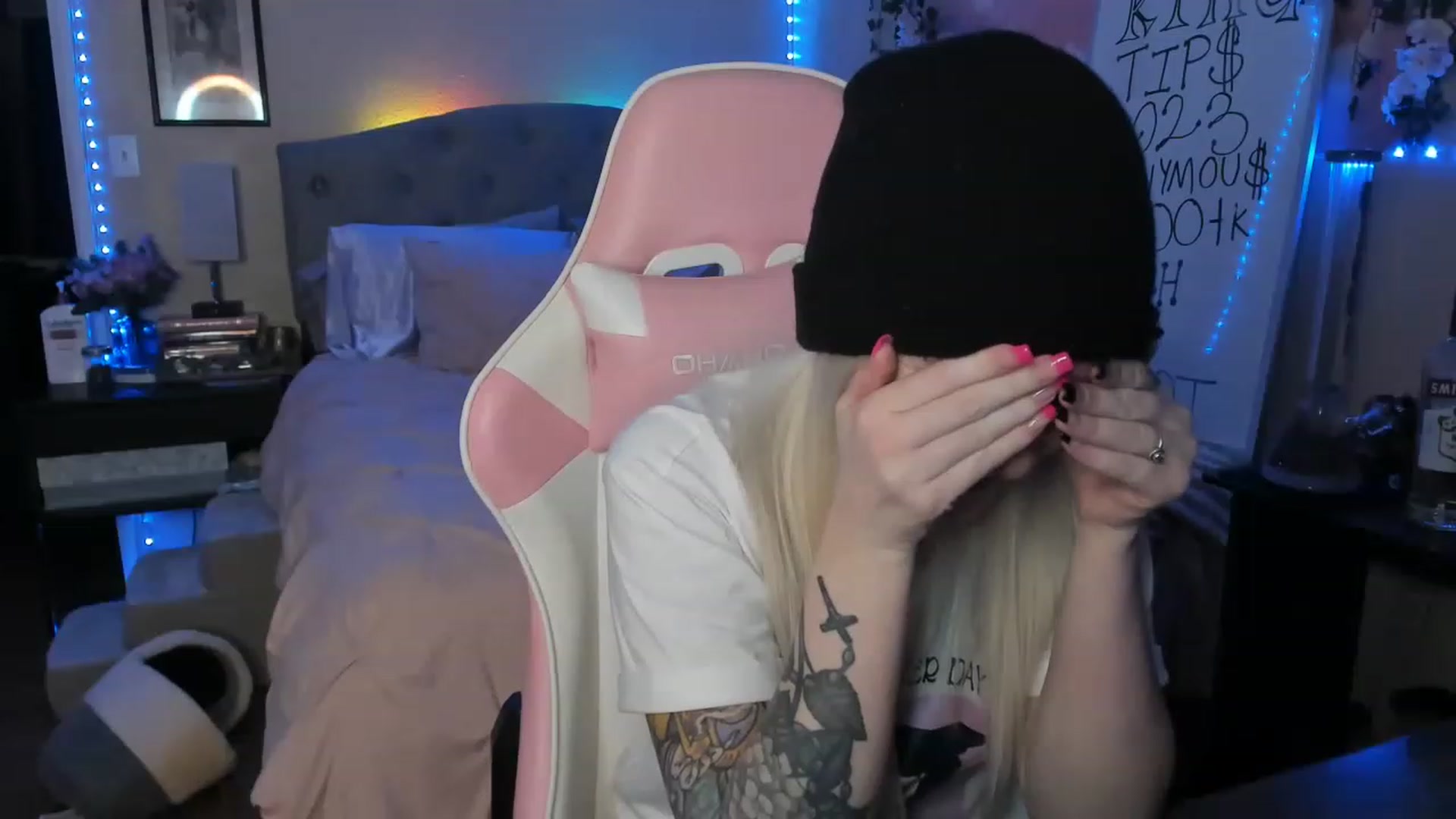 Gallery image thumbnail from LizzySmallz's myfreecams stream on, 03/02/2023, 09:16 image 2 of 20