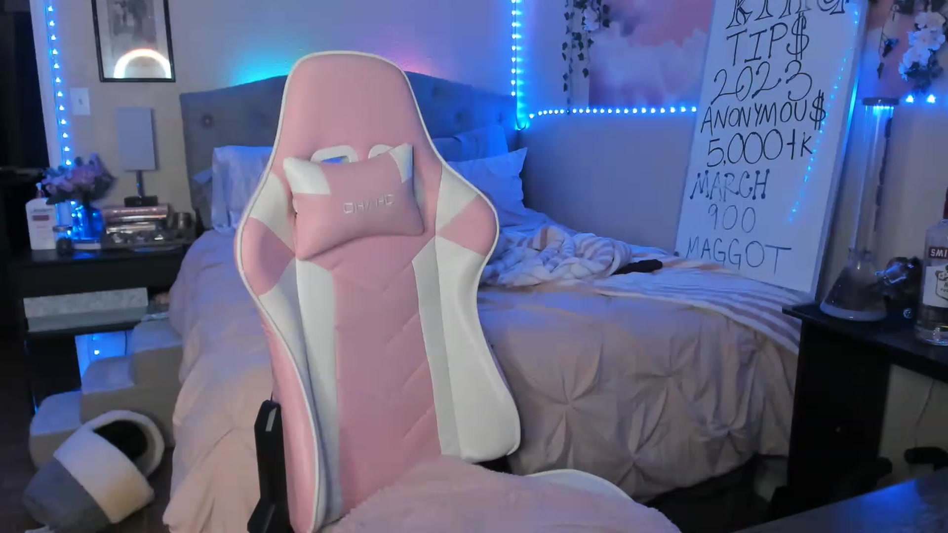 Gallery image thumbnail from LizzySmallz's myfreecams stream on, 03/02/2023, 09:16 image 4 of 20
