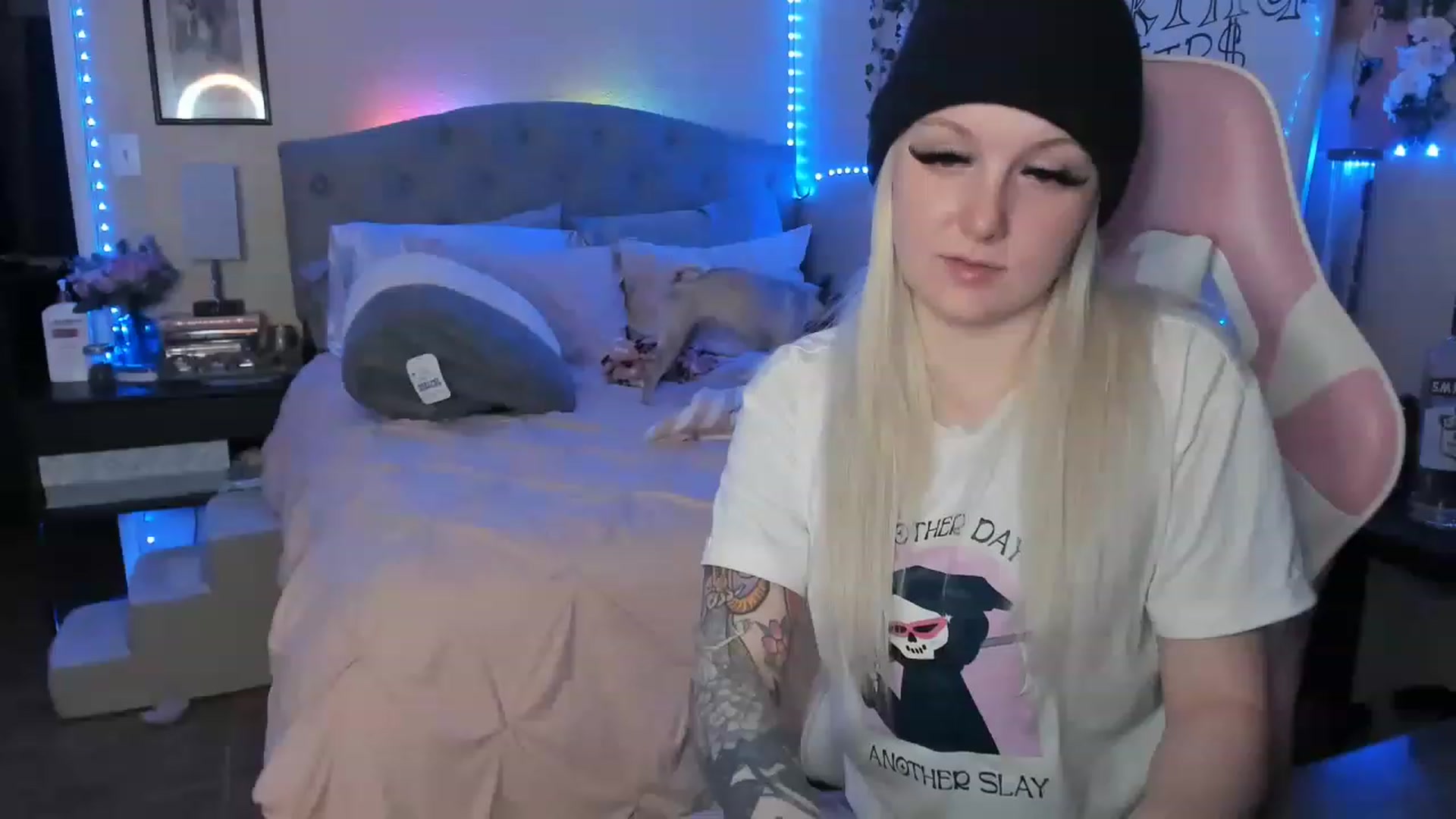 Gallery image thumbnail from LizzySmallz's myfreecams stream on, 03/02/2023, 09:16 image 1 of 20