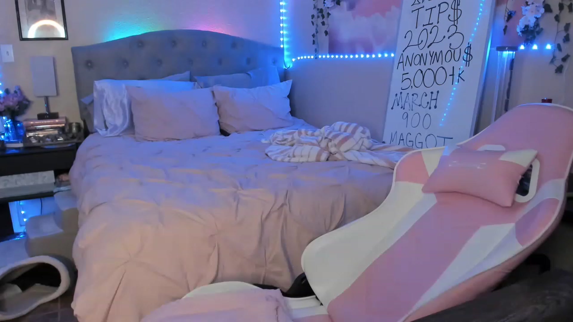 Gallery image thumbnail from LizzySmallz's myfreecams stream on, 03/02/2023, 09:16 image 18 of 20