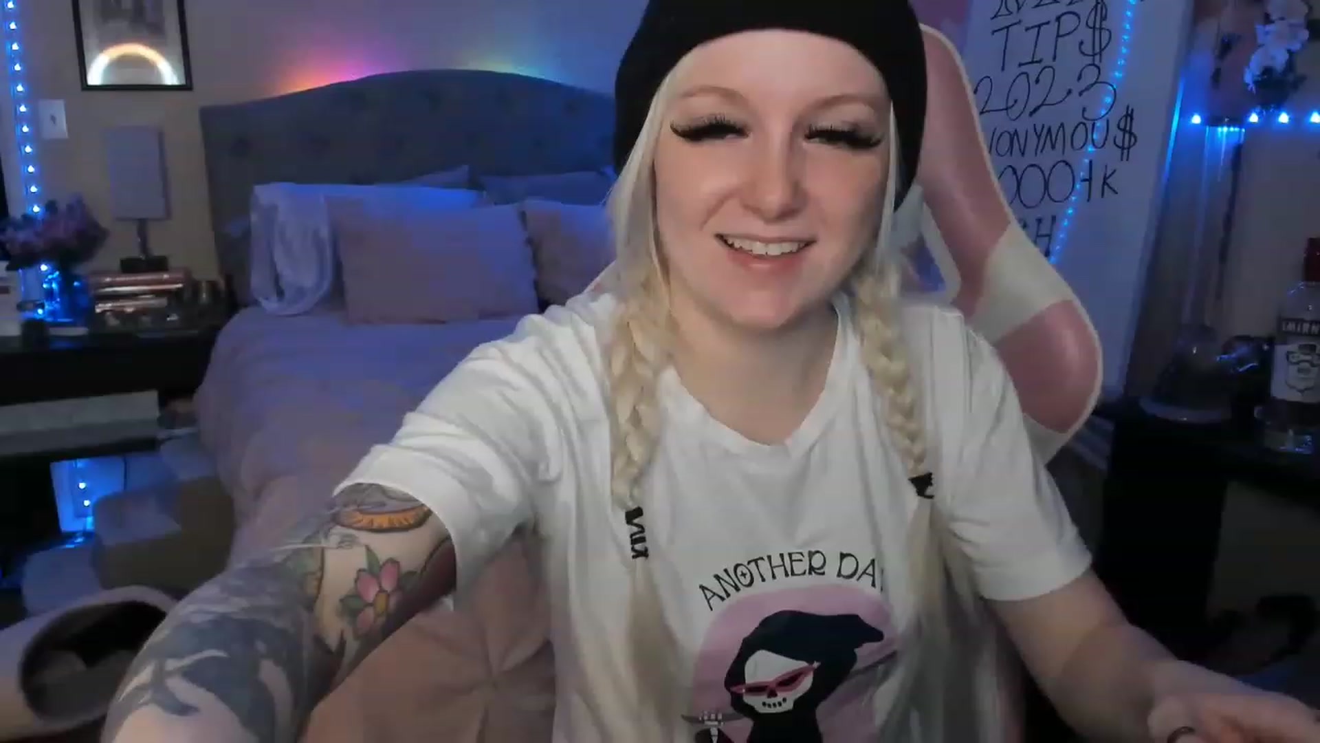 Gallery image thumbnail from LizzySmallz's myfreecams stream on, 03/02/2023, 09:16 image 20 of 20