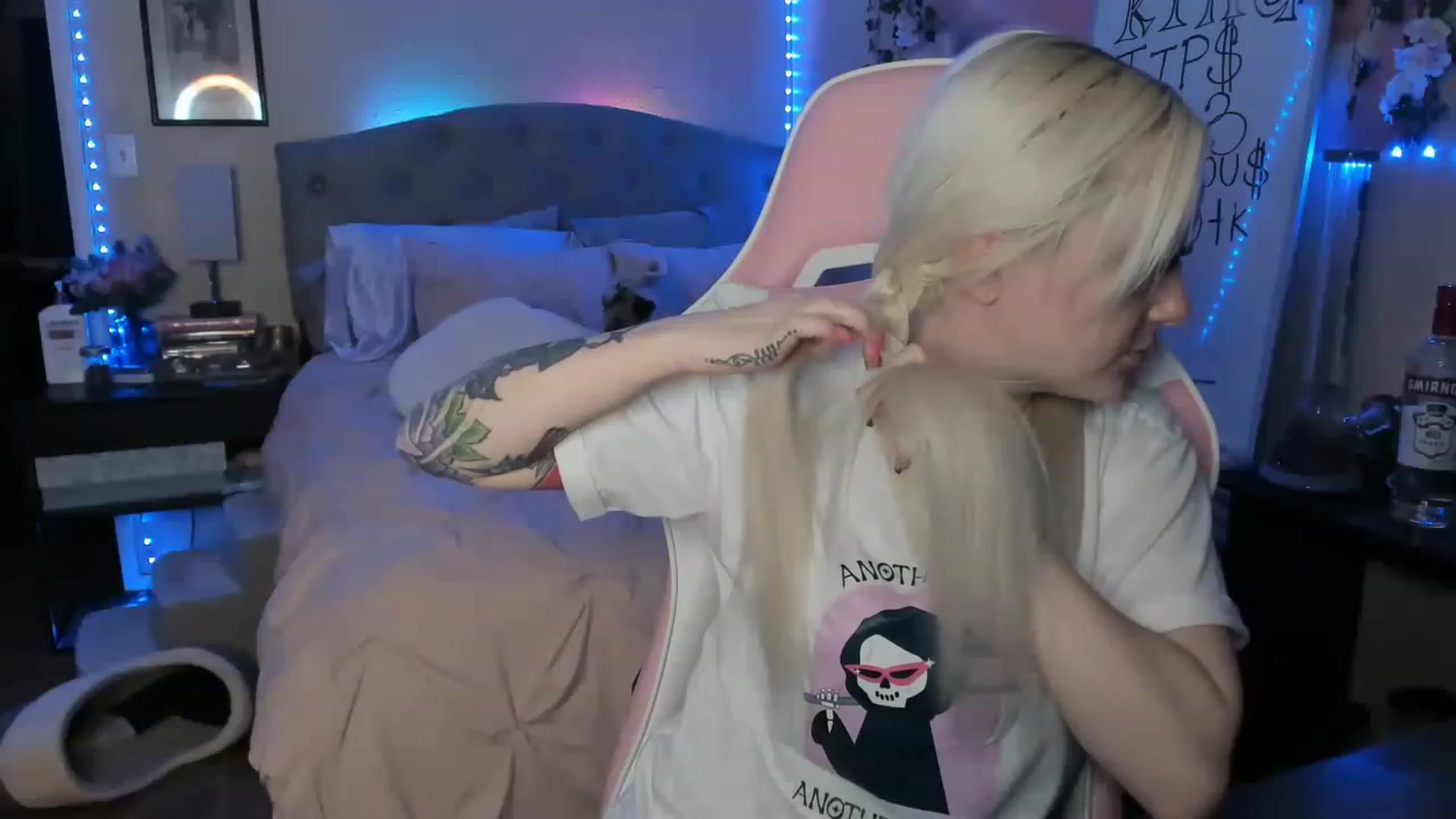 Gallery image thumbnail from LizzySmallz's myfreecams stream on, 03/02/2023, 09:16 image 9 of 20