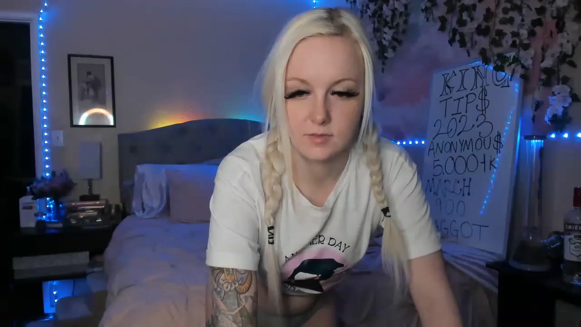 Gallery image thumbnail from LizzySmallz's myfreecams stream on, 03/02/2023, 09:16 image 16 of 20