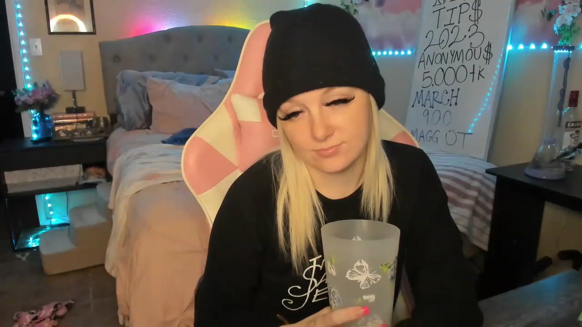 Gallery image thumbnail from LizzySmallz's myfreecams stream on, 03/05/2023, 08:05 image 18 of 20
