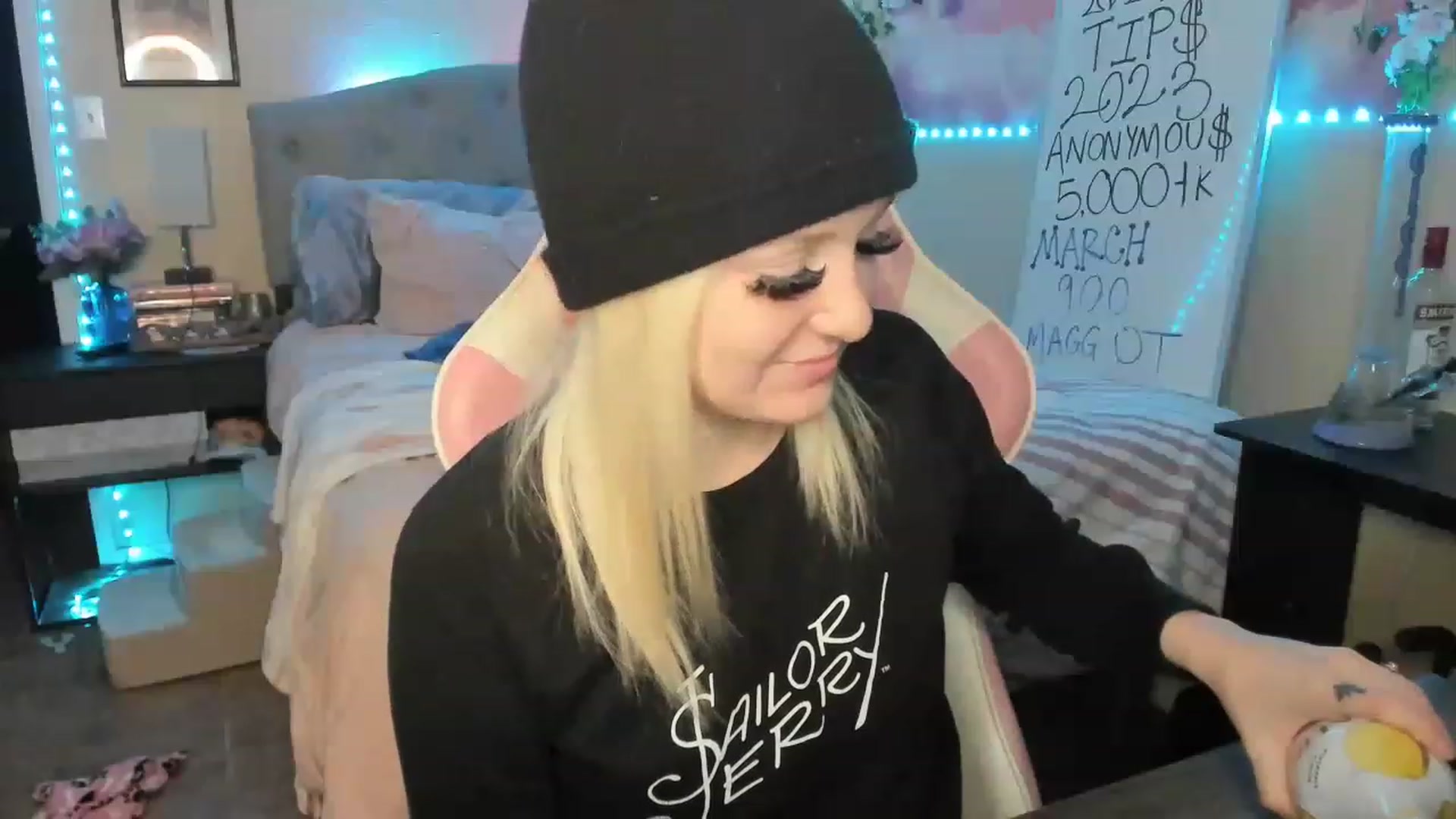Gallery image thumbnail from LizzySmallz's myfreecams stream on, 03/05/2023, 08:05 image 15 of 20