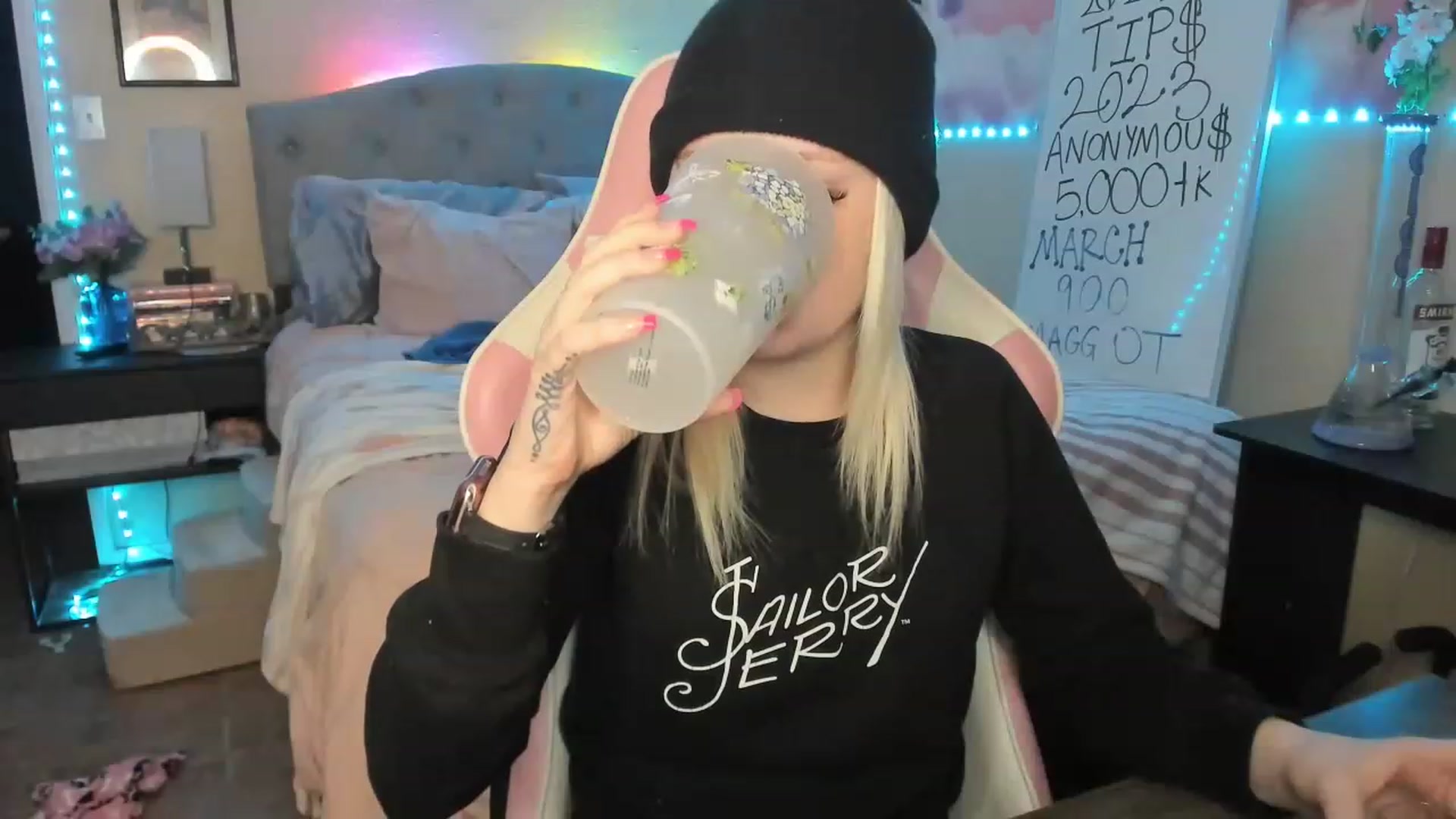 Gallery image thumbnail from LizzySmallz's myfreecams stream on, 03/05/2023, 08:05 image 19 of 20