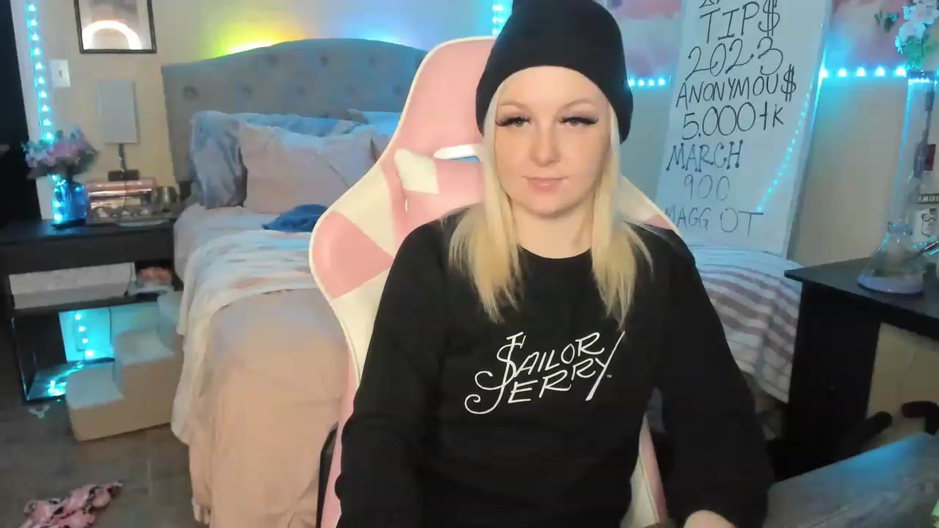 Gallery image thumbnail from LizzySmallz's myfreecams stream on, 03/05/2023, 08:05 image 10 of 20