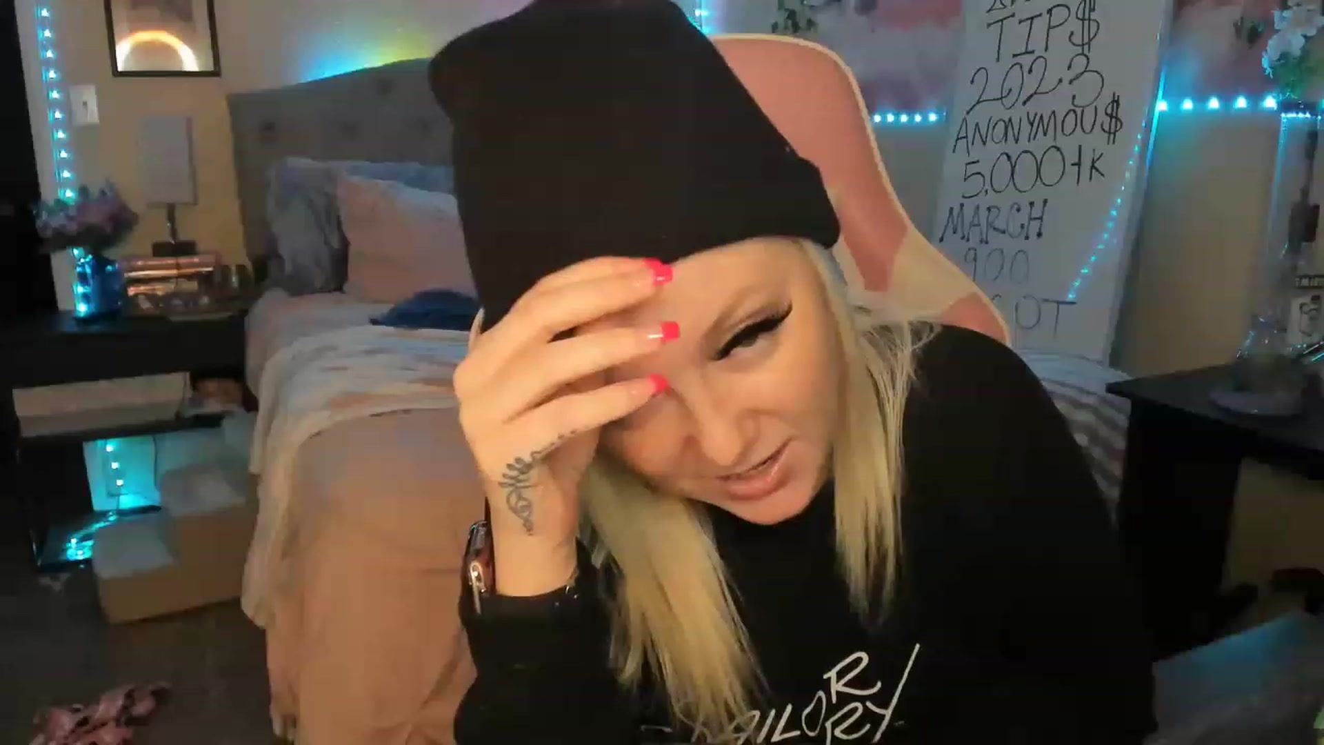 Gallery image thumbnail from LizzySmallz's myfreecams stream on, 03/05/2023, 08:05 image 13 of 20